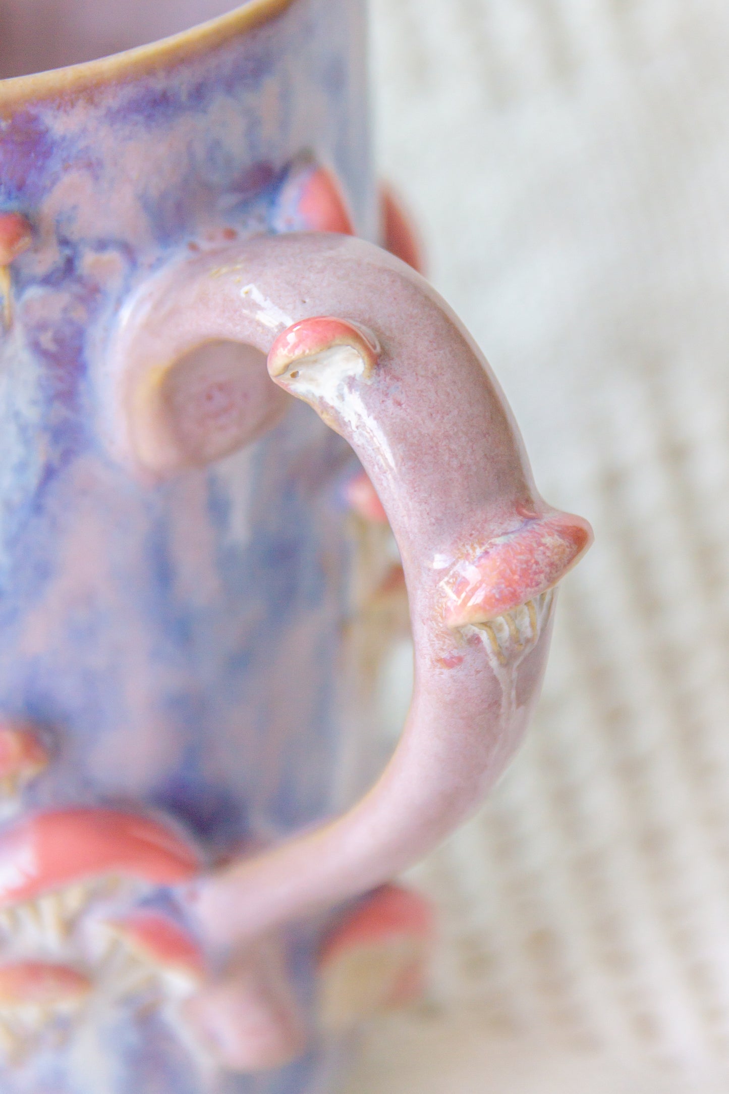 Kubek ceramiczny “Shrooms” fioletowo-różowy