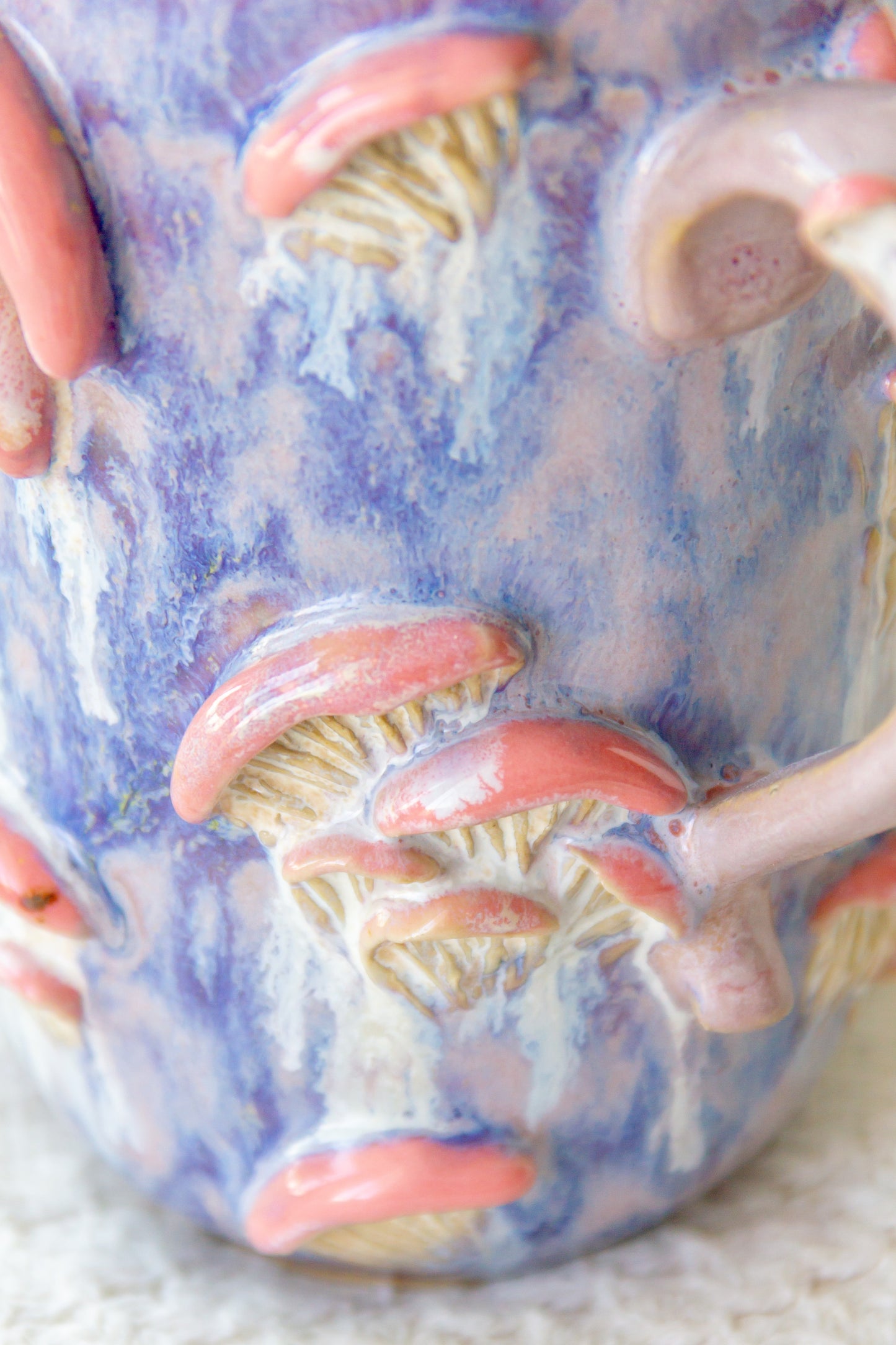 Kubek ceramiczny “Shrooms” fioletowo-różowy