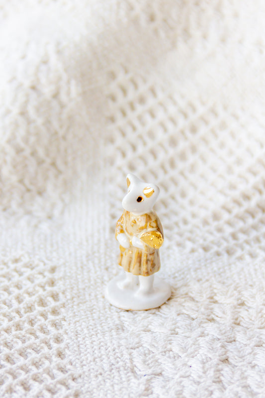 Werling z kłosami, rzeźba ceramiczna ze złoceniem