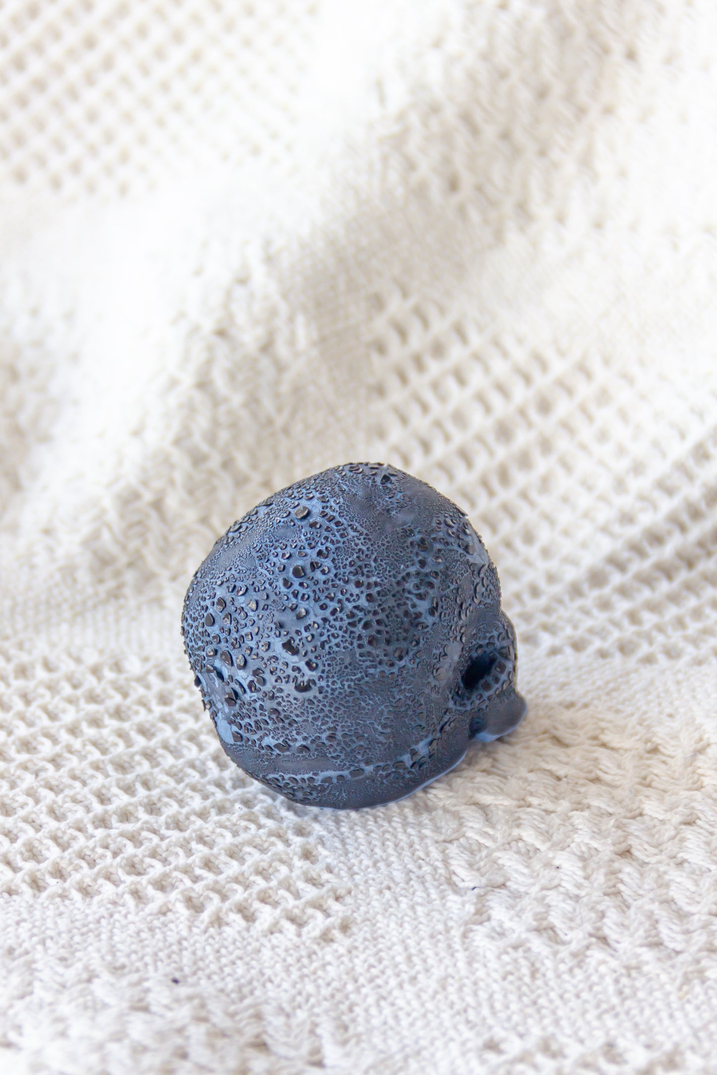 Czaszka ceramiczna mini czarno-niebieska