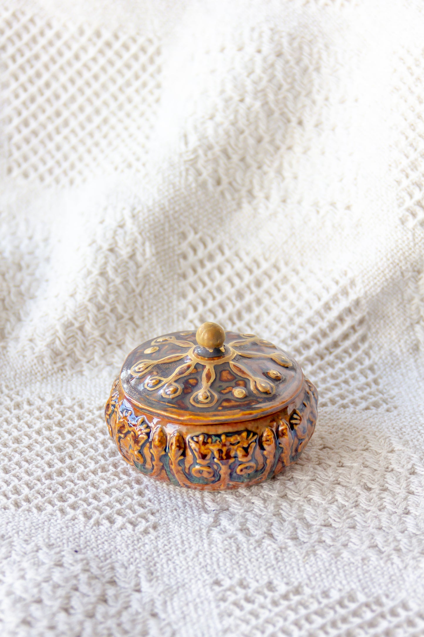 Szkatułka ceramiczna beżowo-brązowa