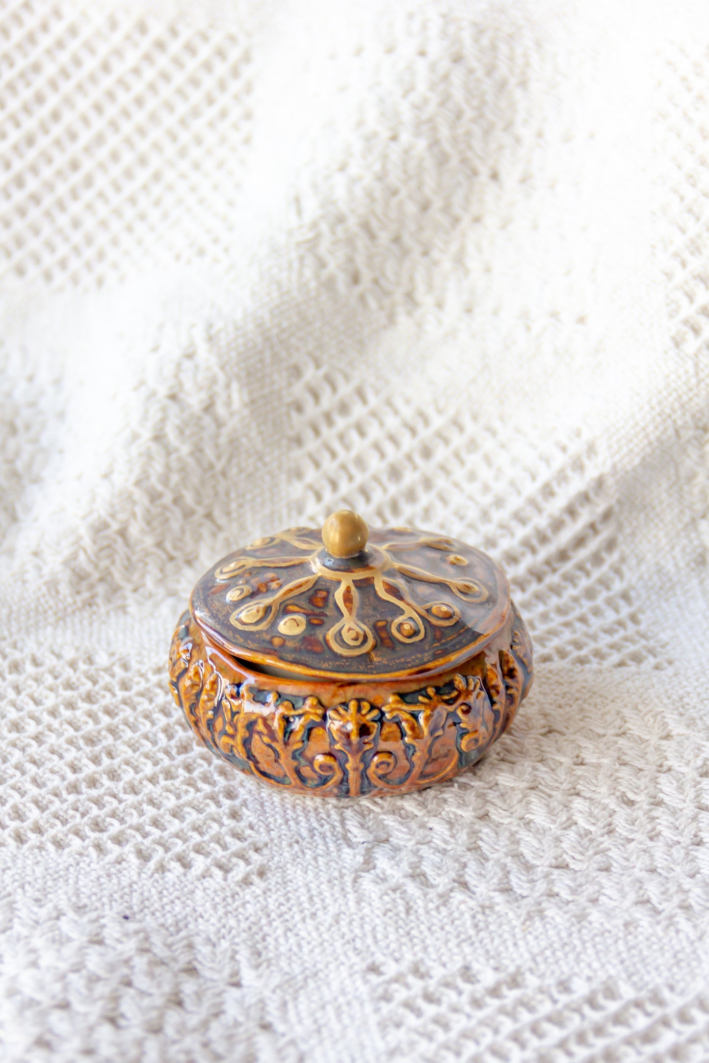 Szkatułka ceramiczna beżowo-brązowa