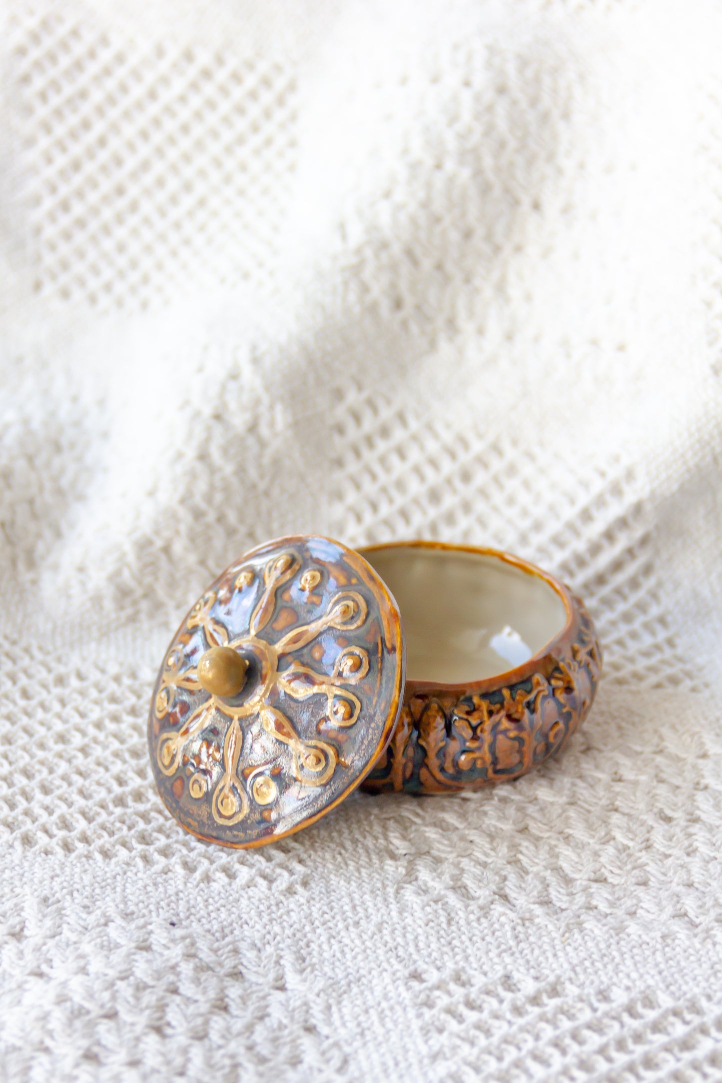 Szkatułka ceramiczna beżowo-brązowa