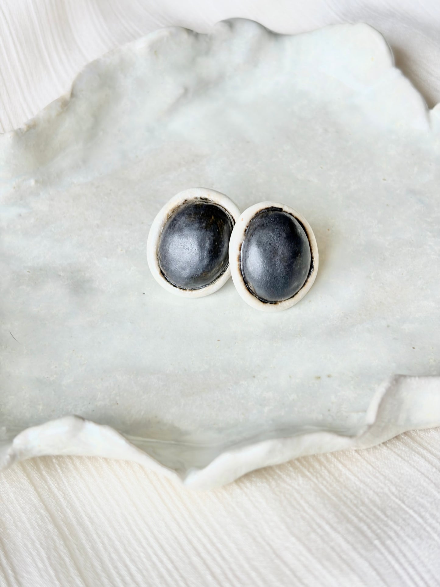 Collier amphore blanche pour huiles essentielles