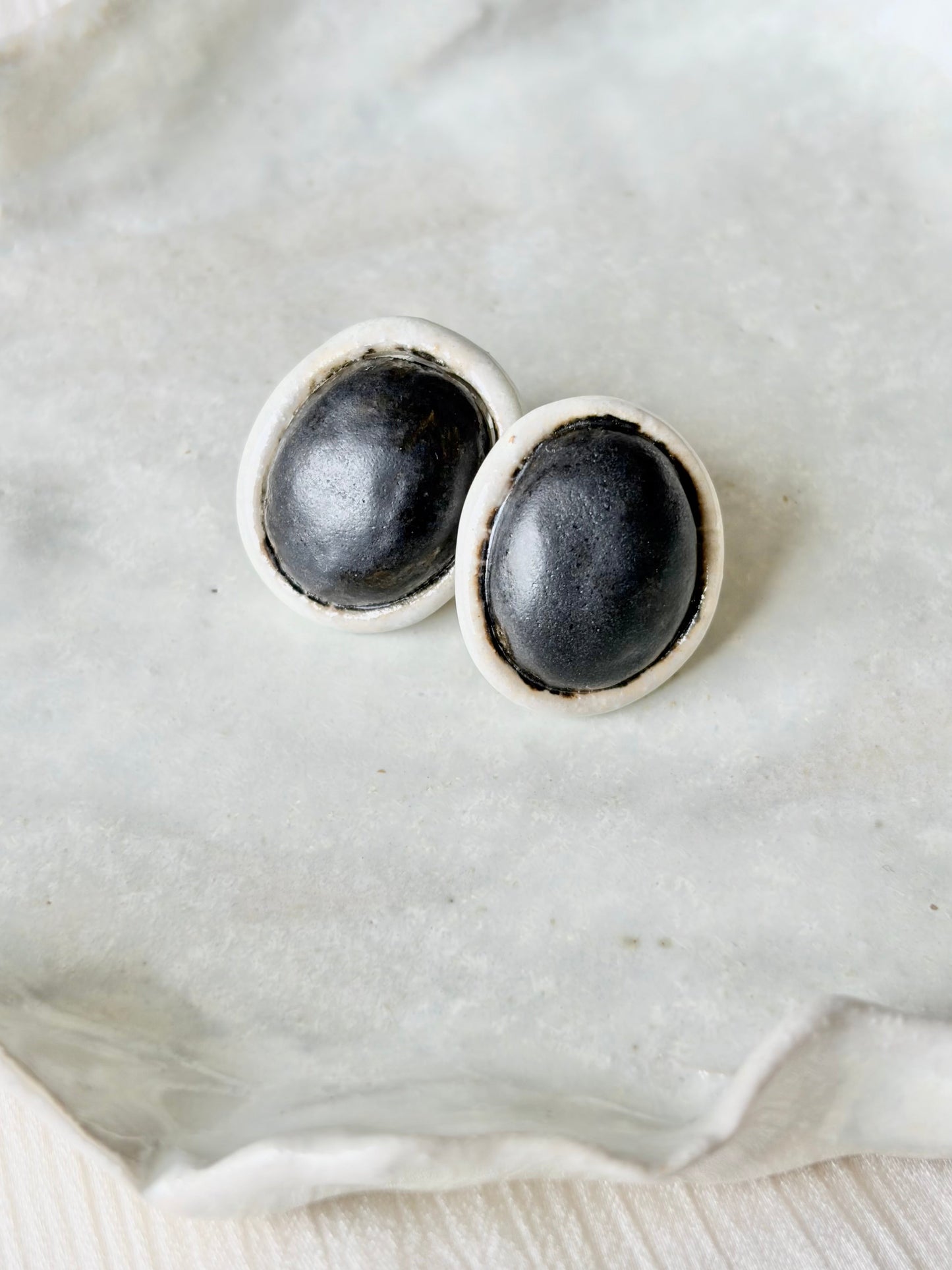 Collier amphore blanche pour huiles essentielles