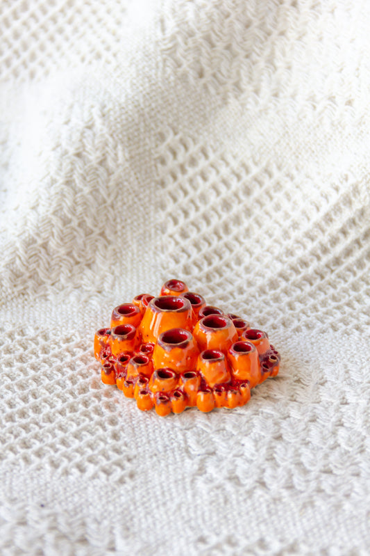 Rzeźba ceramiczna “Ascydia” czerwono-pomarańczowa