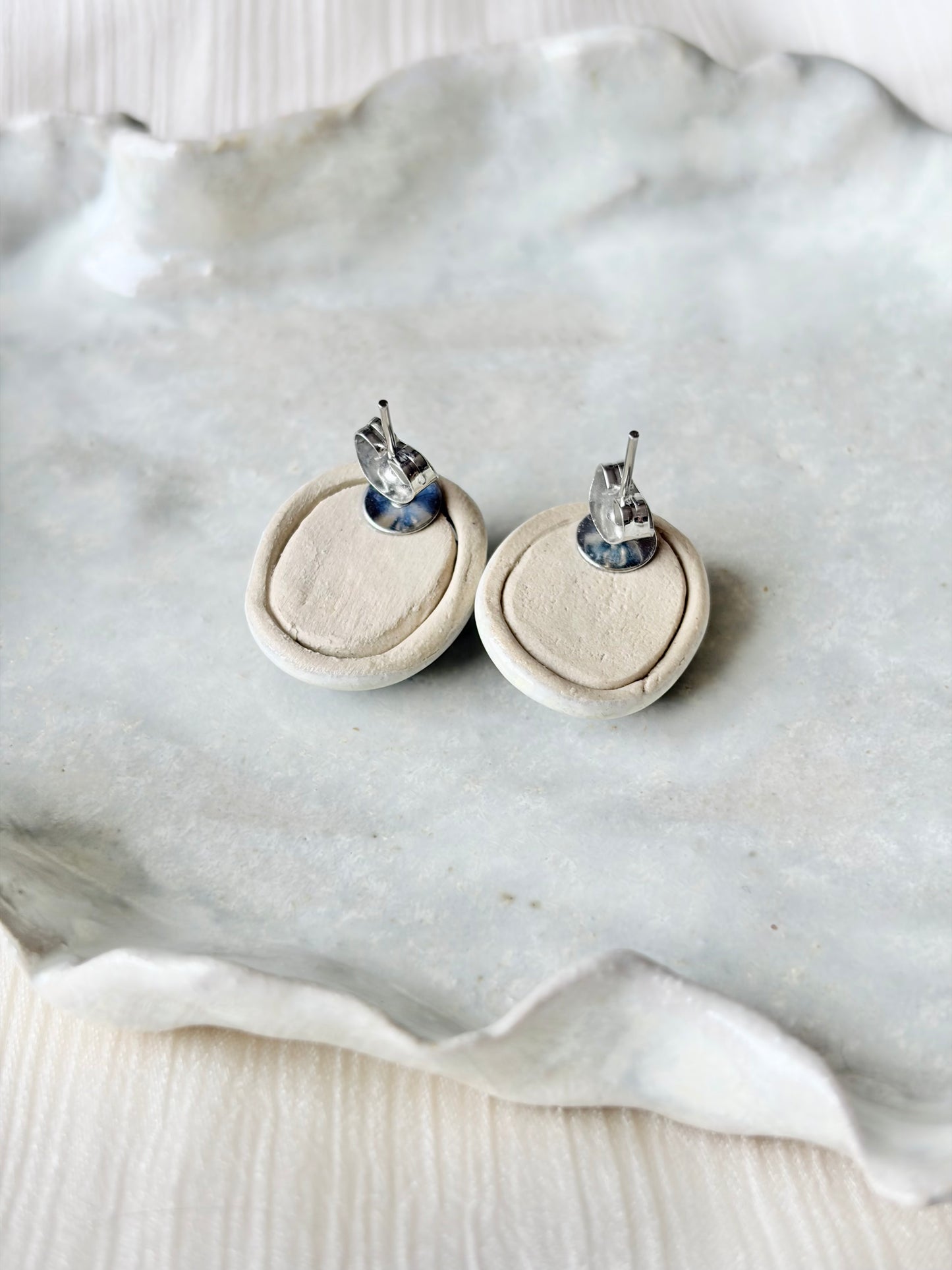 Collier amphore blanche pour huiles essentielles