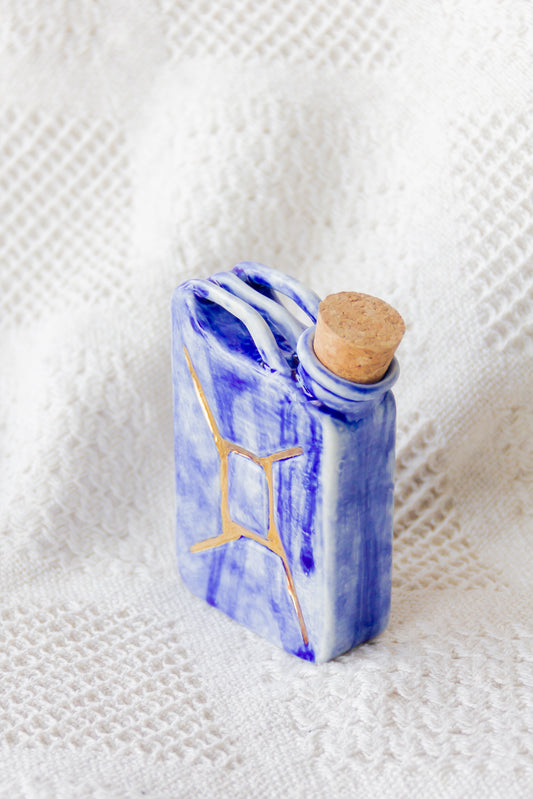 Porcelanowa piersiówka kanister ze złoceniem