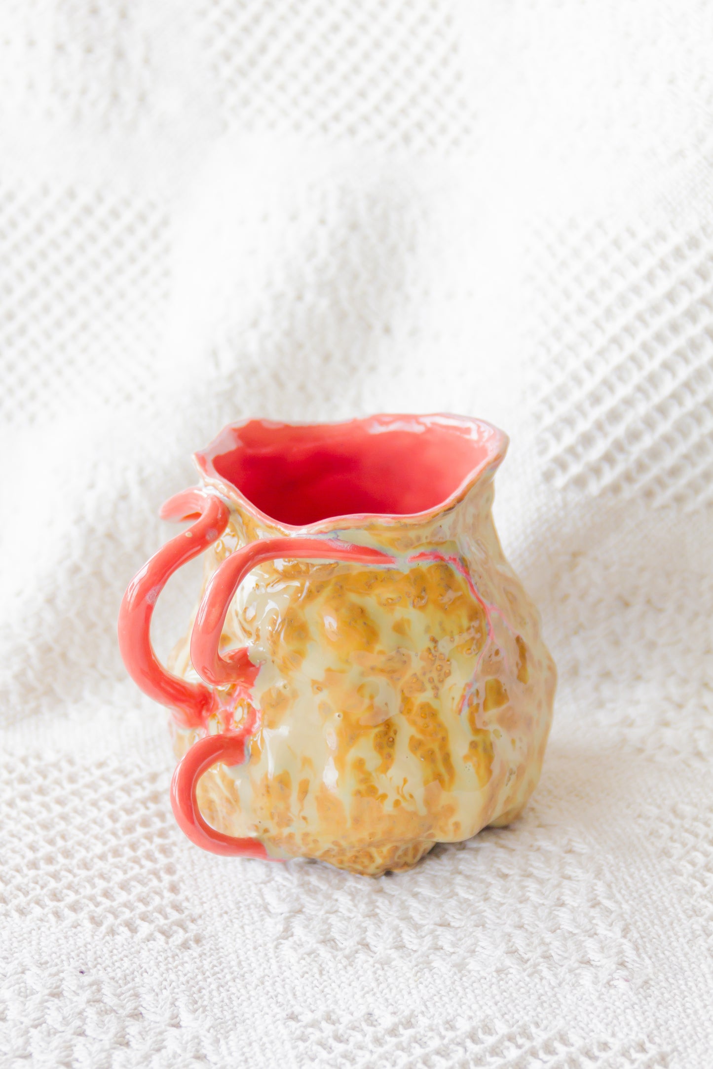 Kubek ceramiczny “Couroupita” brązowo-różowy