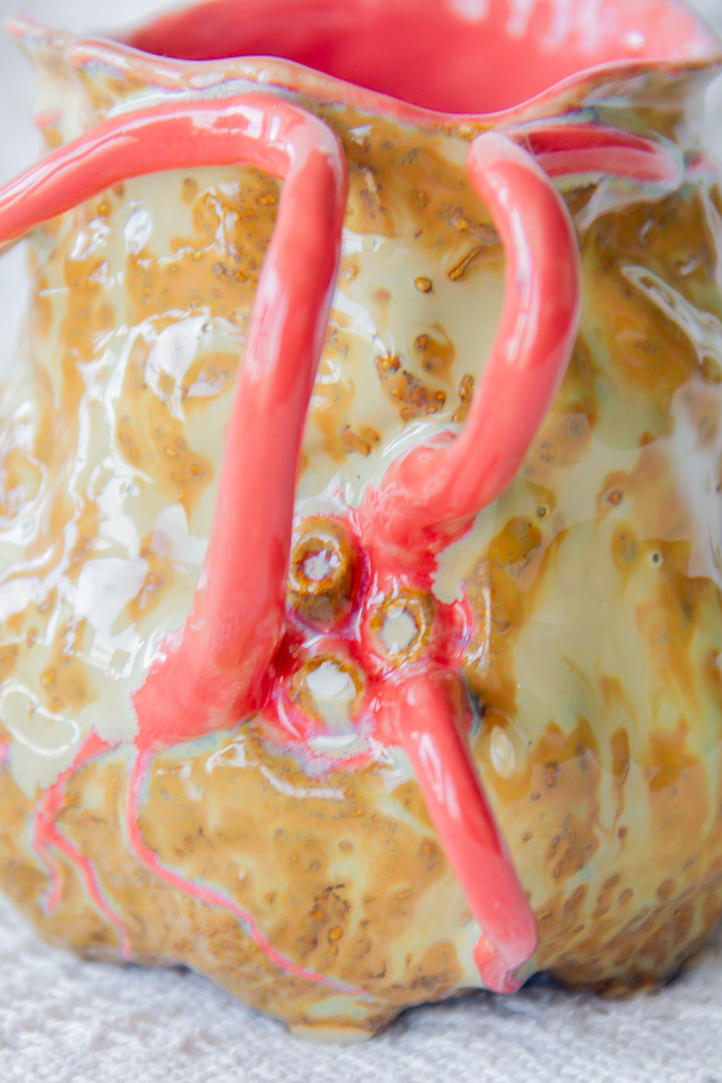 Kubek ceramiczny “Couroupita” brązowo-różowy