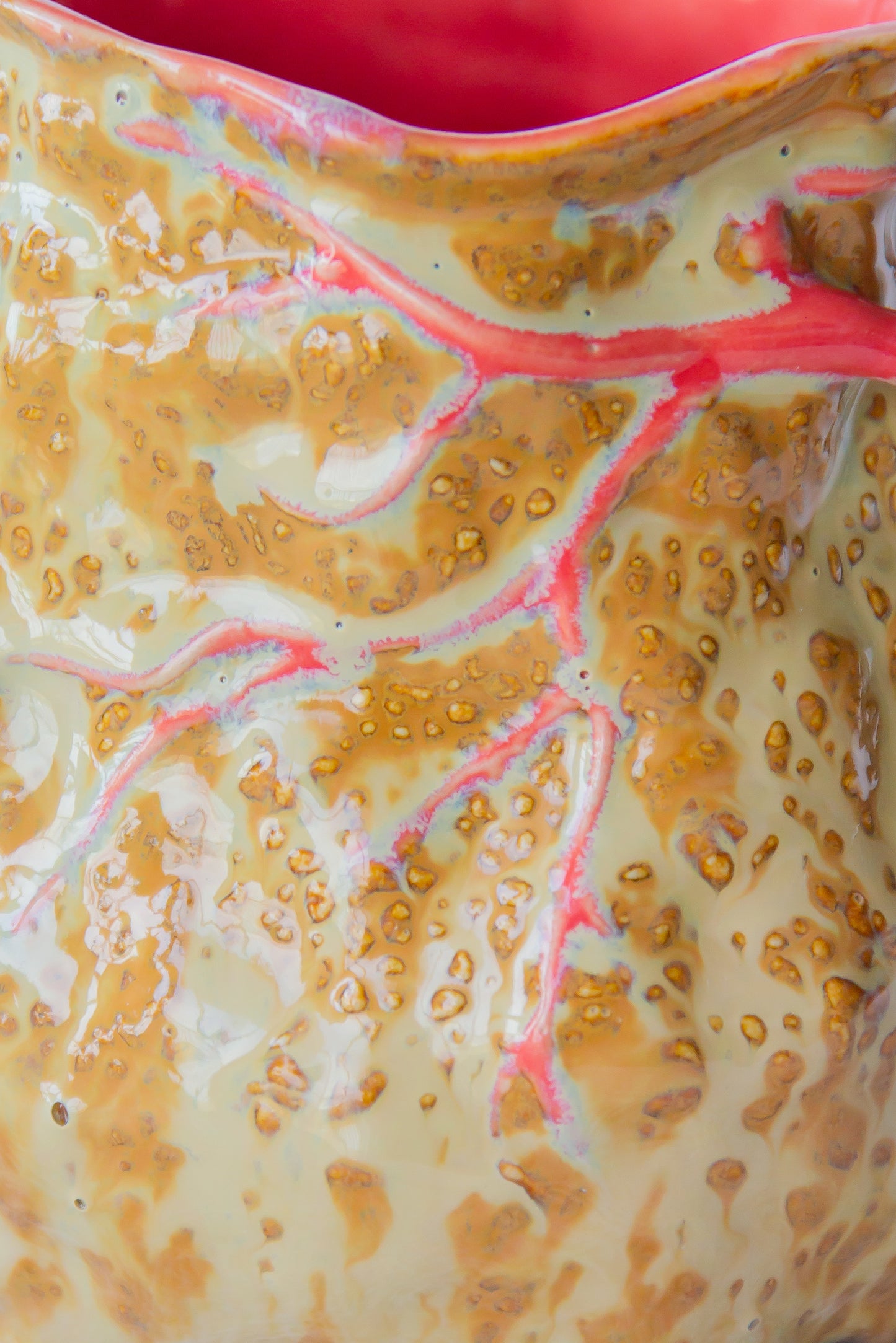 Kubek ceramiczny “Couroupita” brązowo-różowy