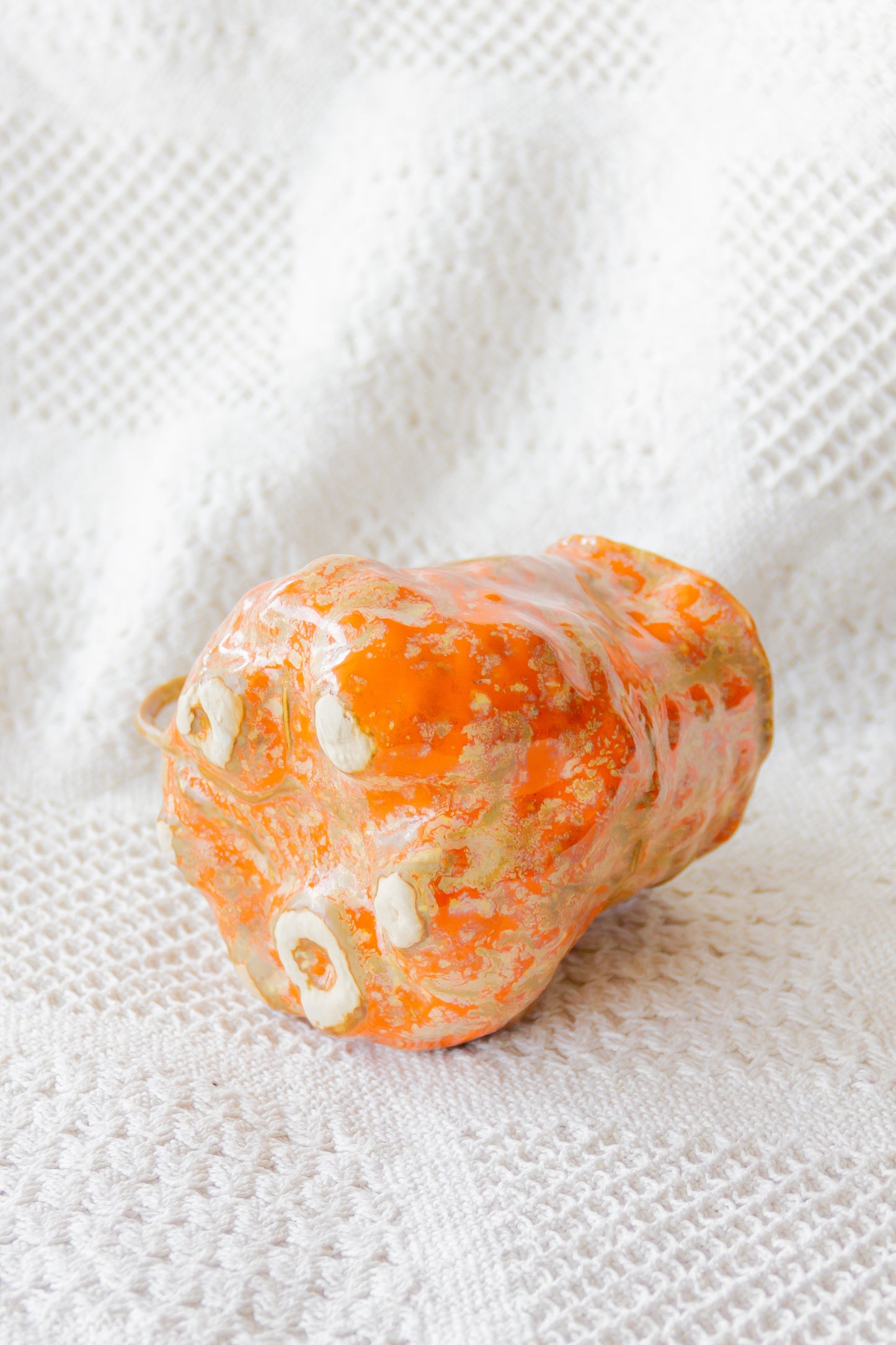 Kubek ceramiczny “Couroupita” brązowo-pomarańczowy