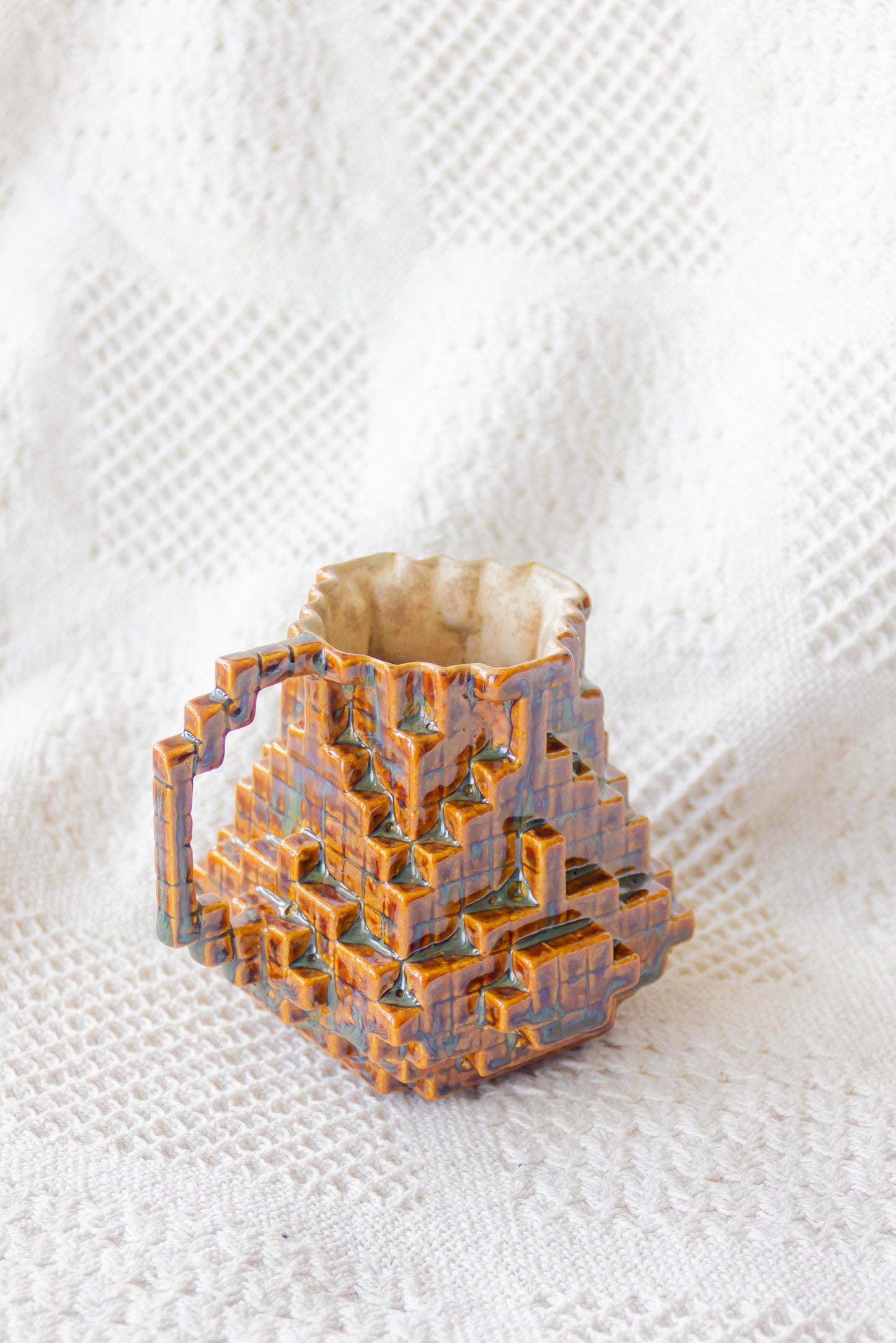 Kubek ceramiczny «8-Bit» brązowo-piaskowy