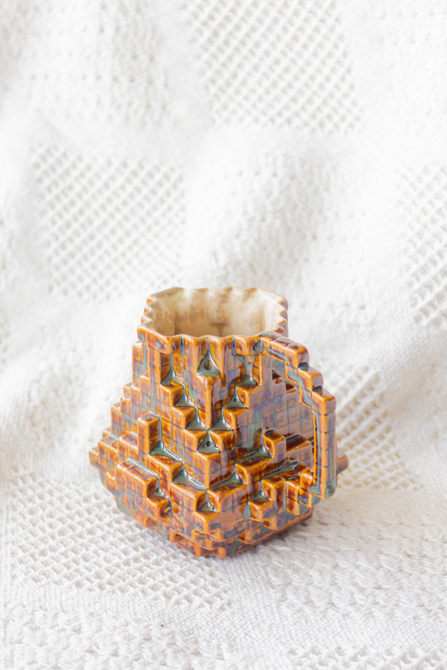 Kubek ceramiczny «8-Bit» brązowo-piaskowy