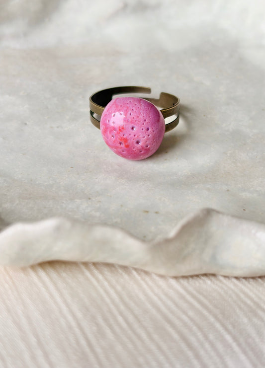 Pierścionek ze szklaną półkulą