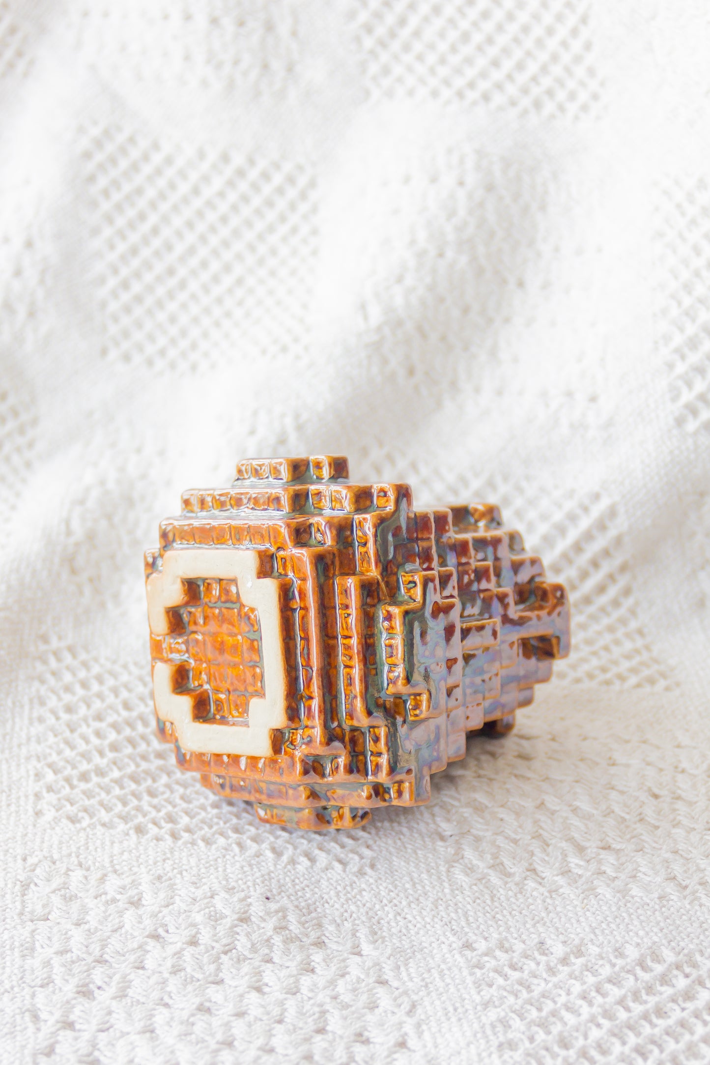 Kubek ceramiczny «8-Bit» brązowo-piaskowy