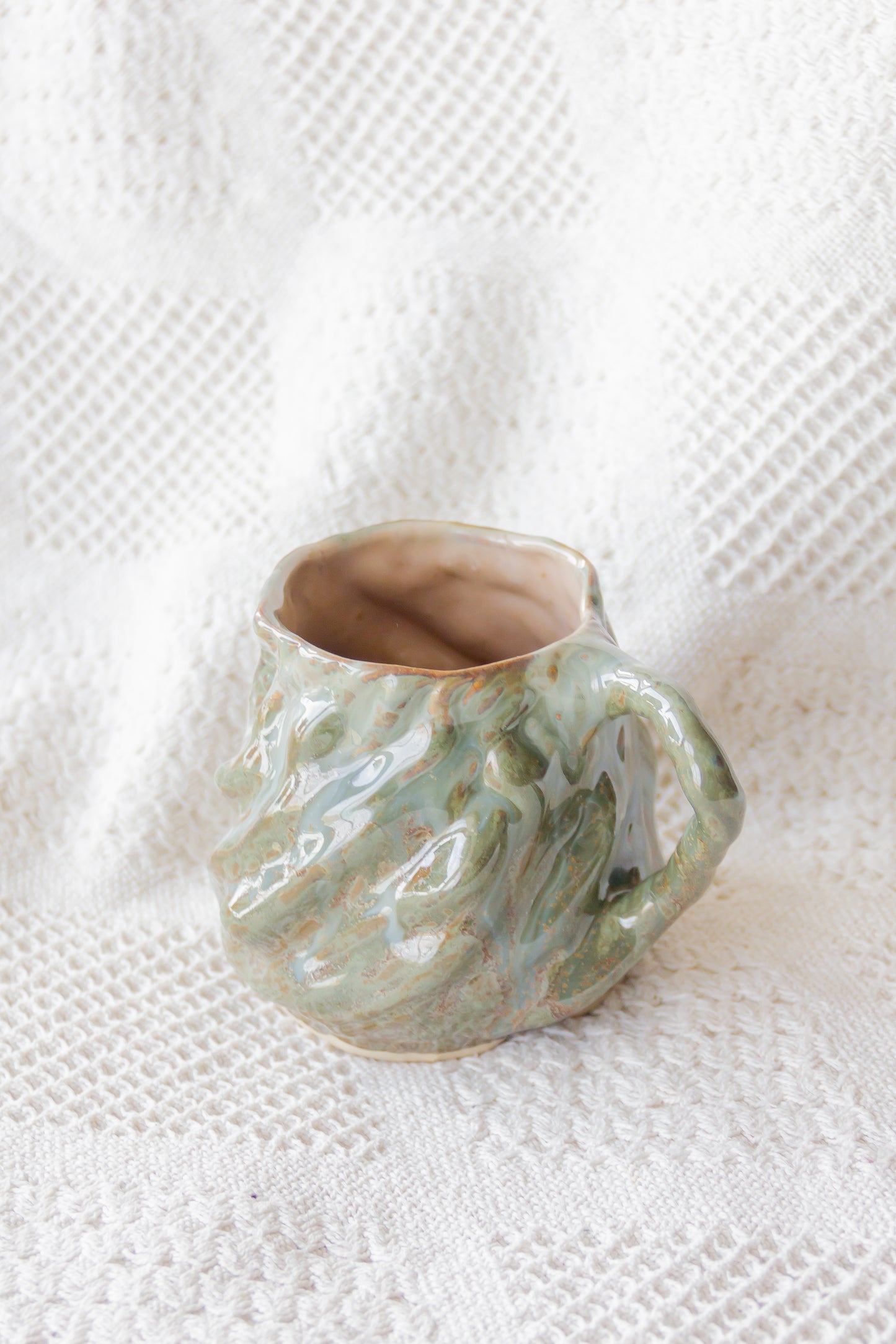 Kubek ceramiczny „Wave” zielono-kremowy