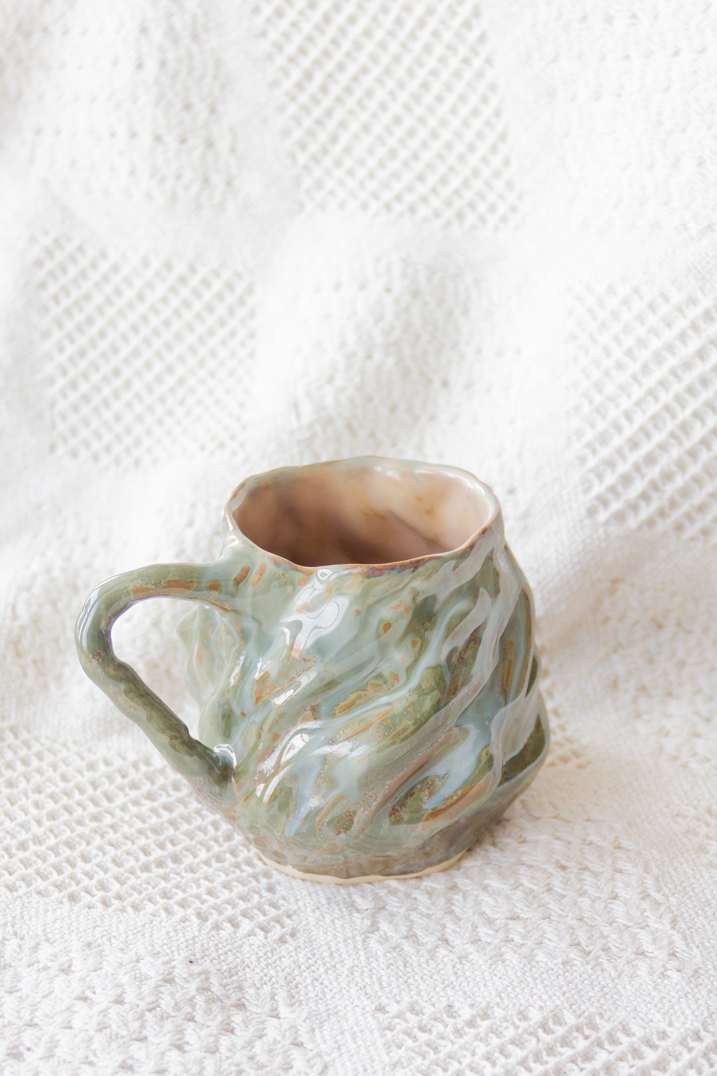 Kubek ceramiczny „Wave” zielono-kremowy