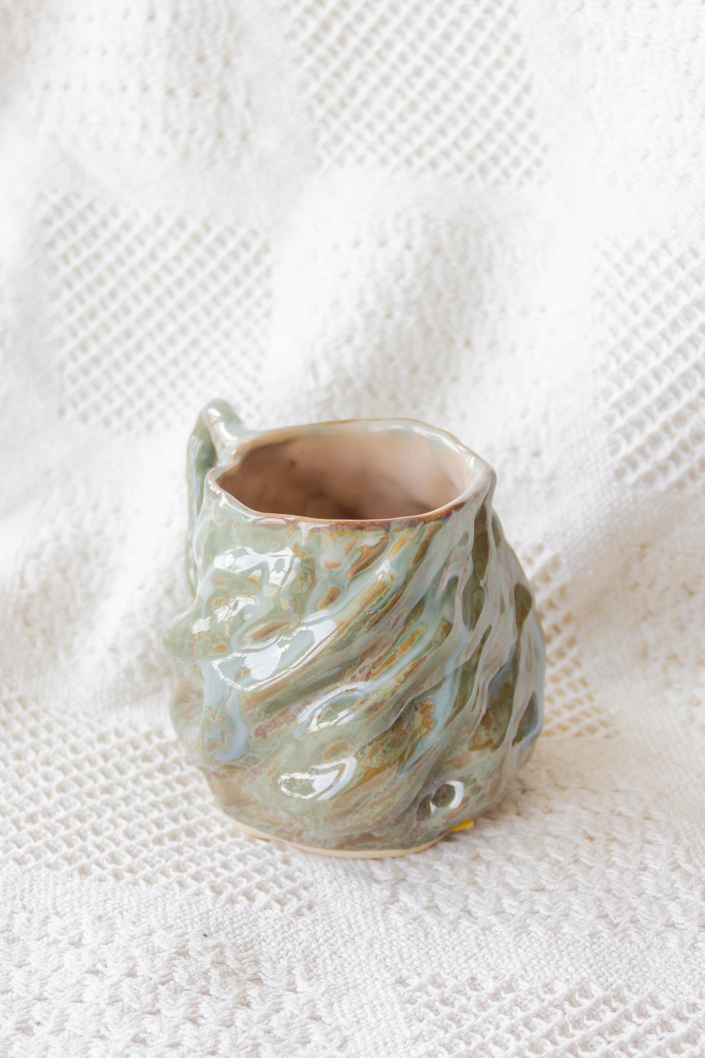 Kubek ceramiczny „Wave” zielono-kremowy