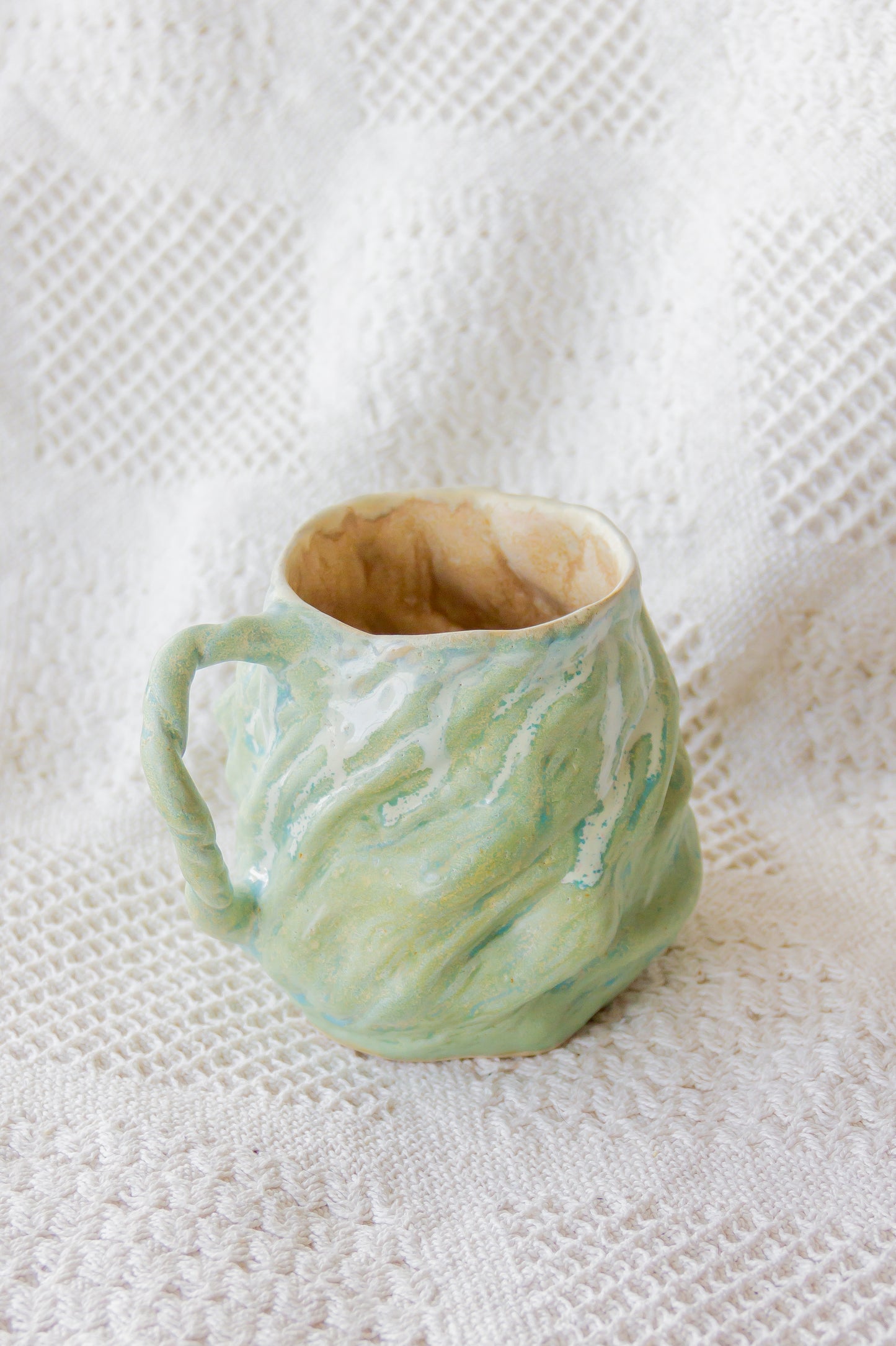 Kubek ceramiczny „Wave” zielono-beżowy