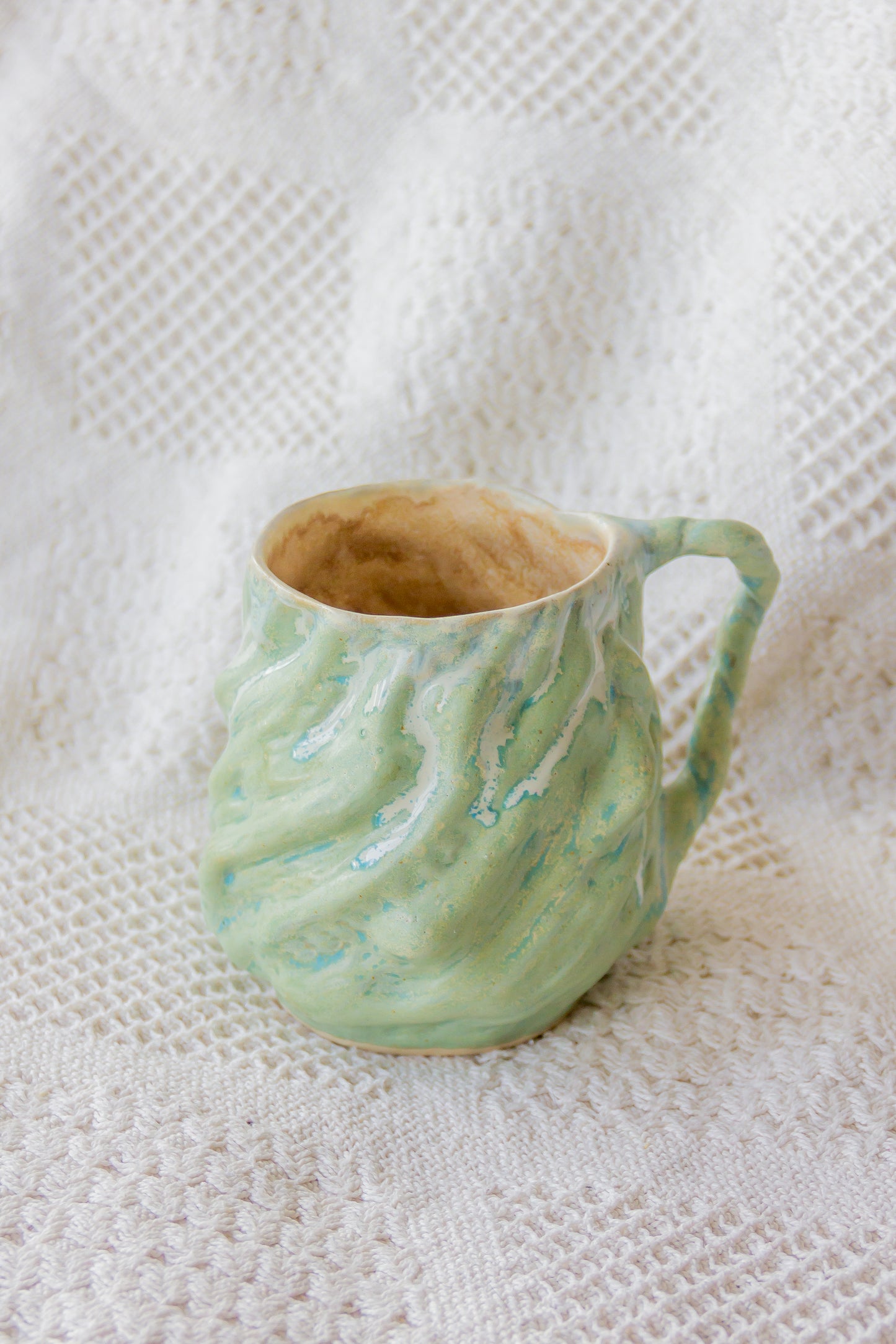 Kubek ceramiczny „Wave” zielono-beżowy