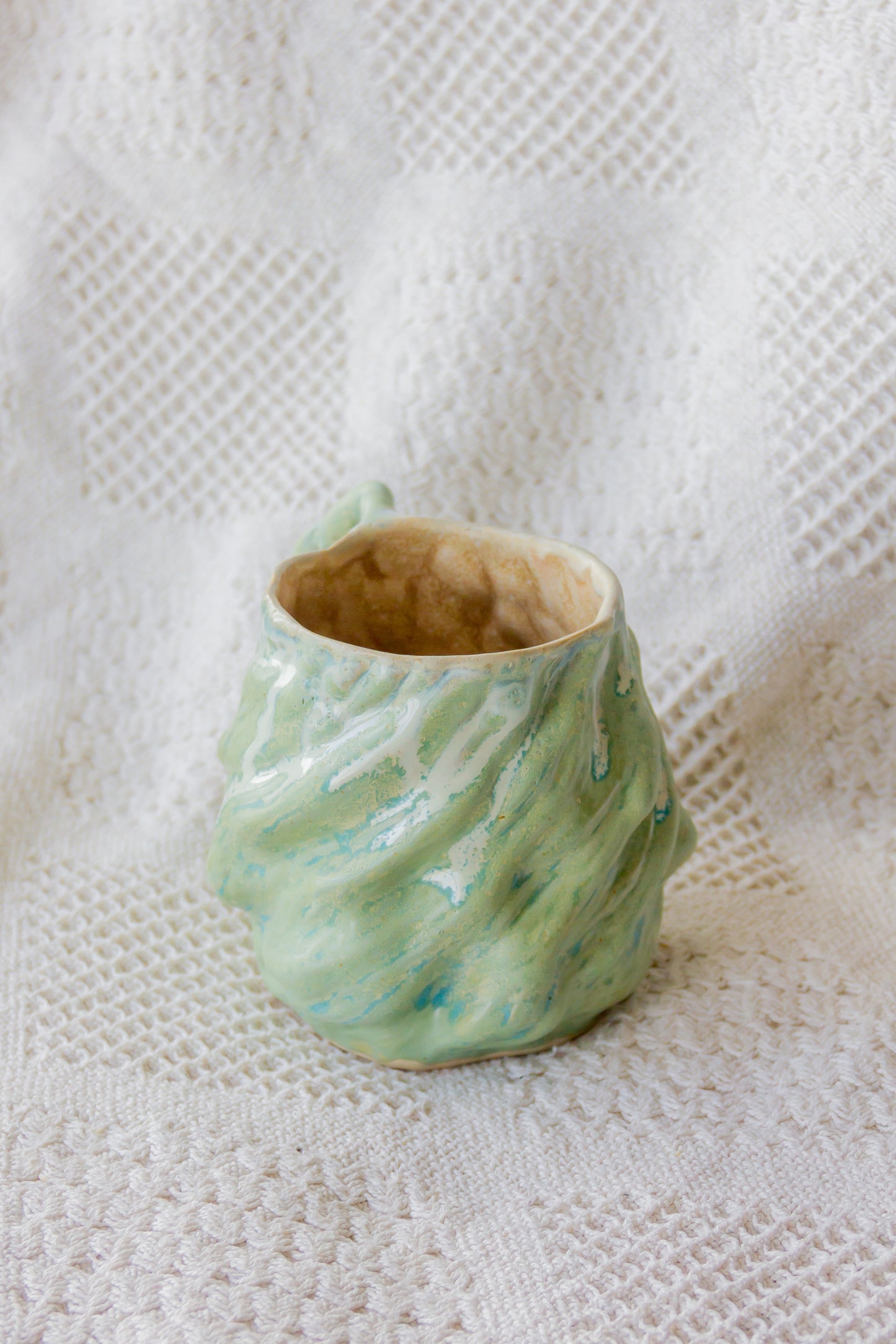 Kubek ceramiczny „Wave” zielono-beżowy