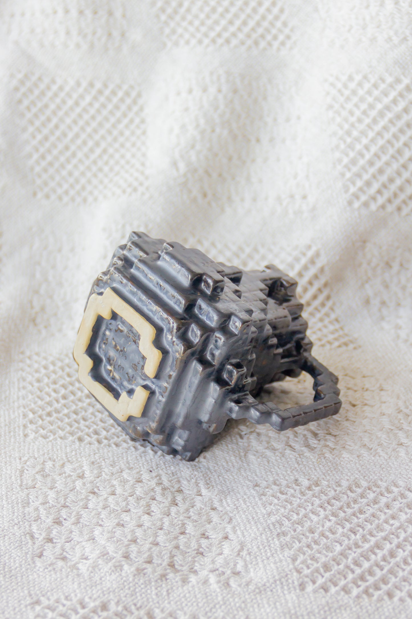 Kubek ceramiczny «8-Bit» brązowo-turkusowy