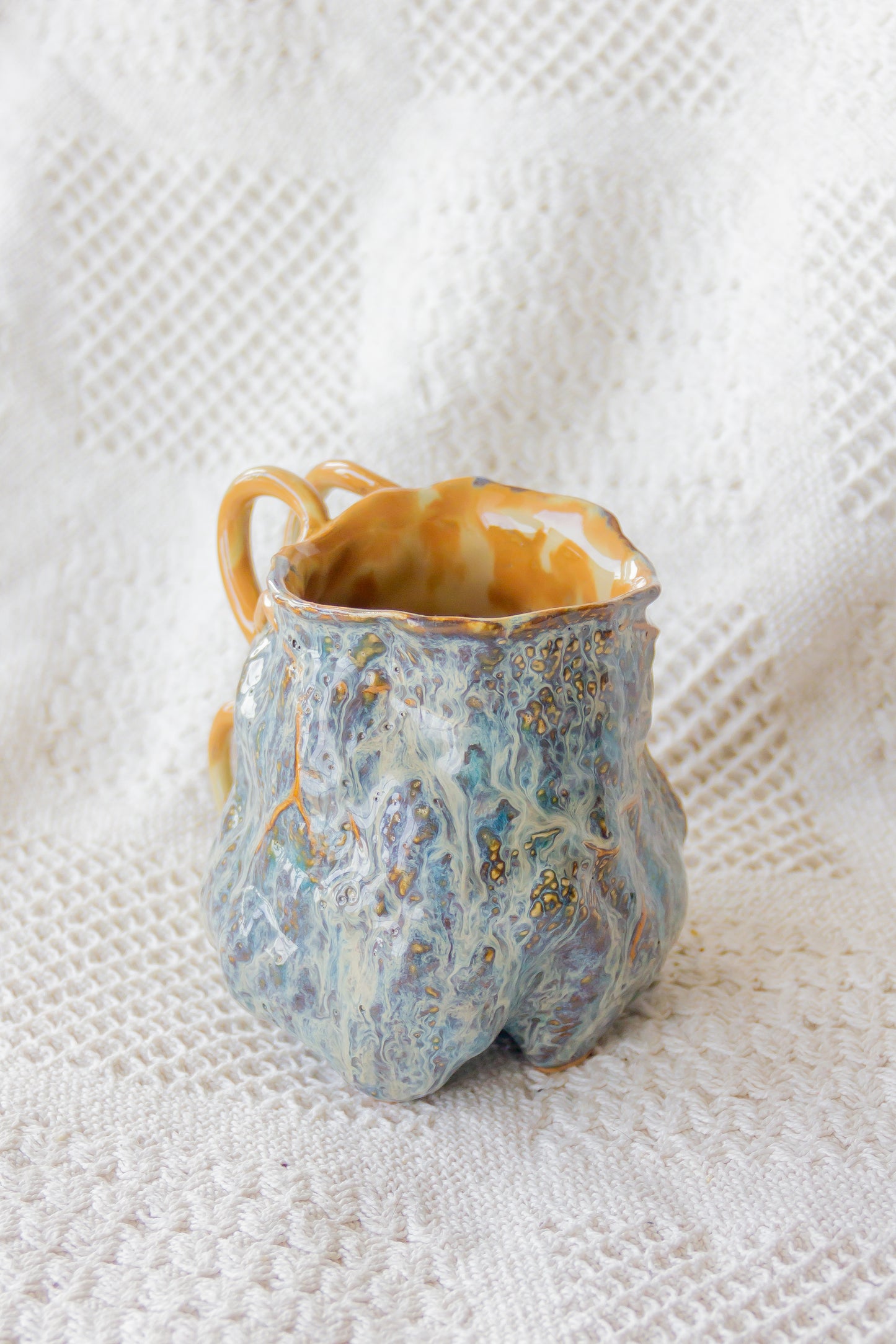 Kubek ceramiczny “Couroupita” brązowo-niebieski