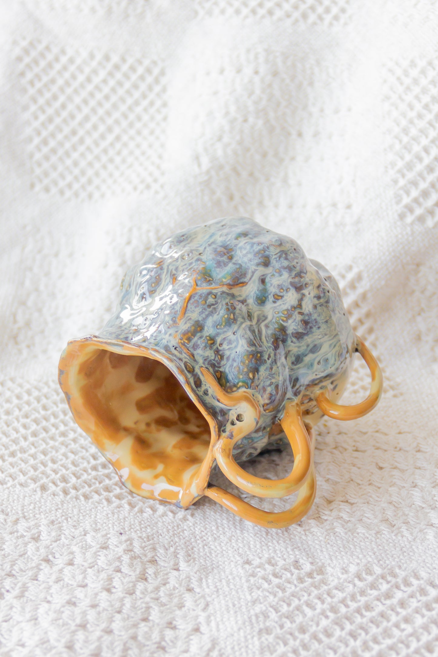 Kubek ceramiczny “Couroupita” brązowo-niebieski