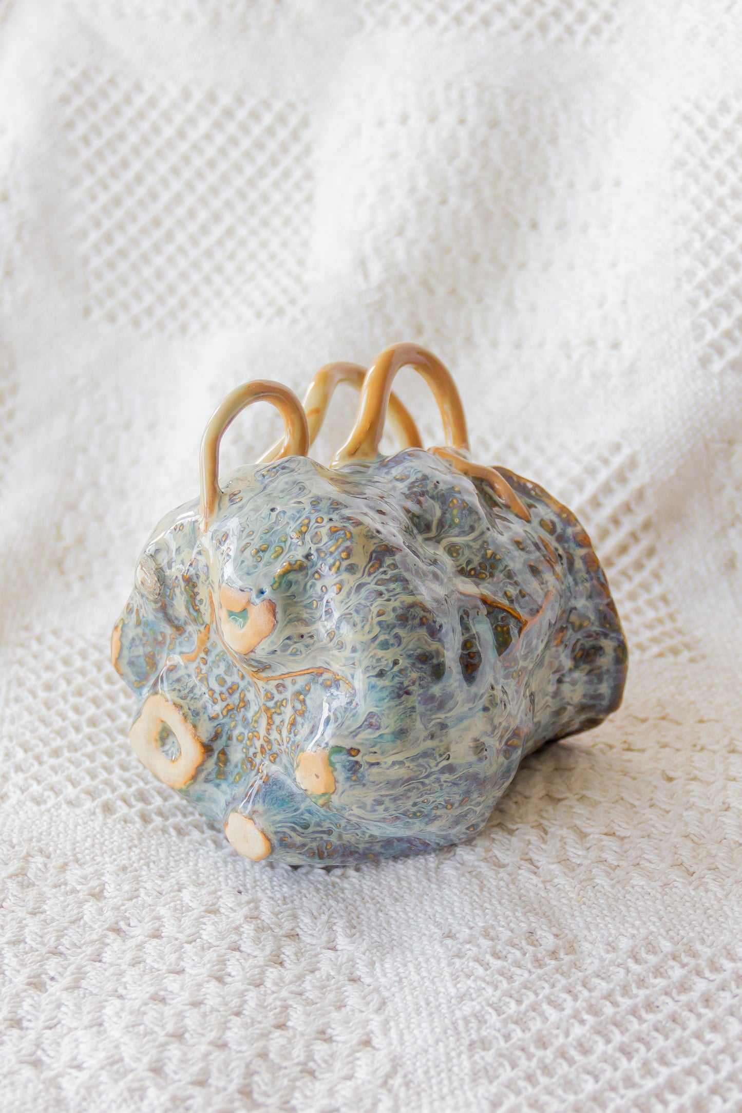 Kubek ceramiczny “Couroupita” brązowo-niebieski