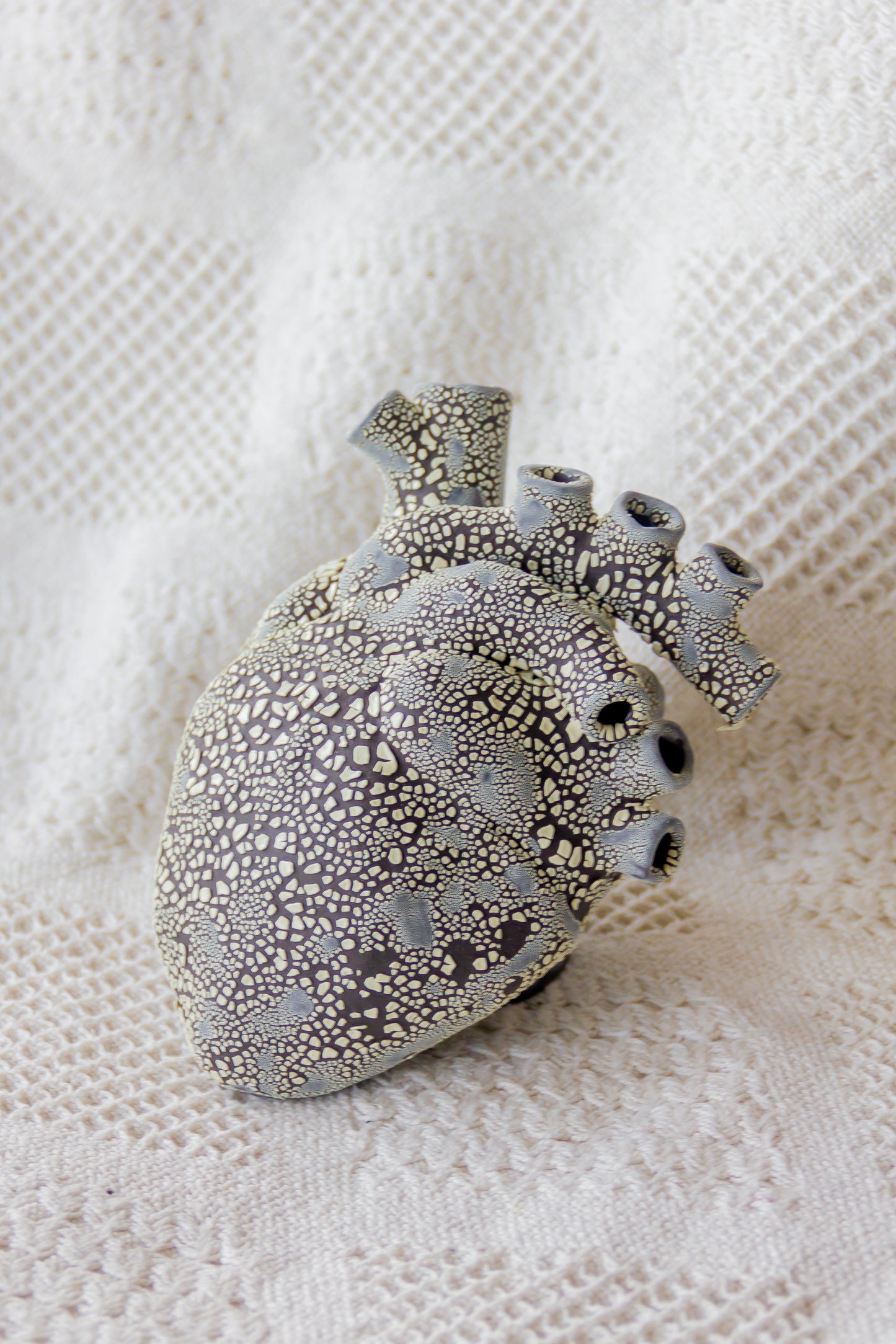 Serce ceramiczne szaro-beżowe