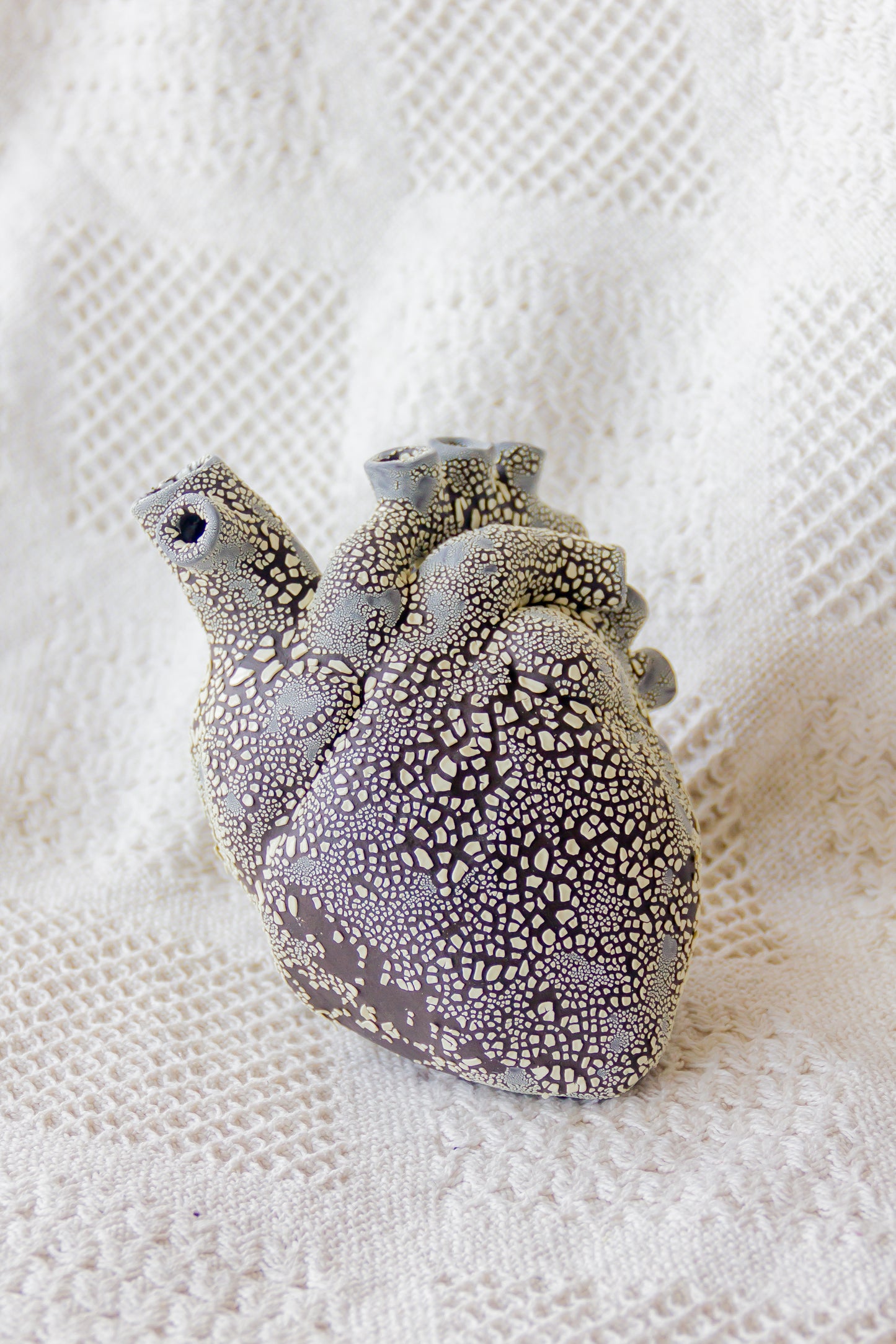 Serce ceramiczne szaro-beżowe