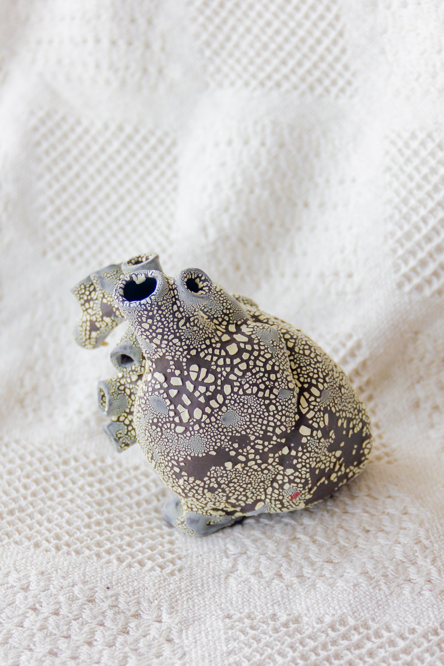 Serce ceramiczne szaro-beżowe