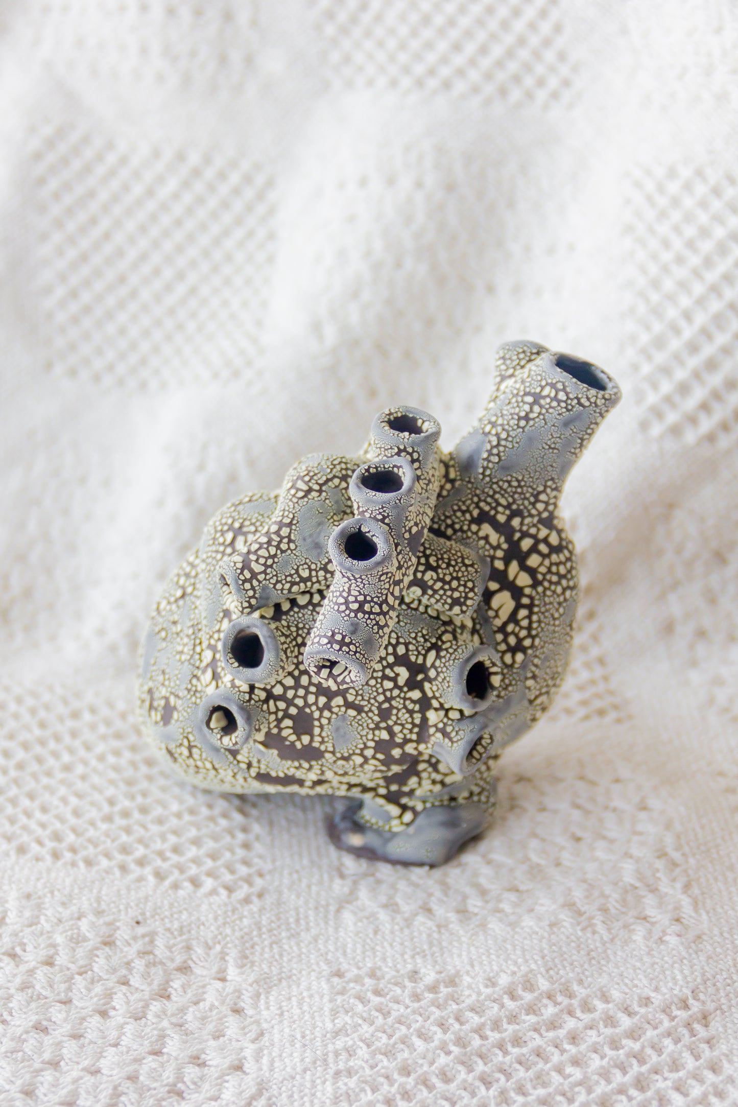 Serce ceramiczne szaro-beżowe