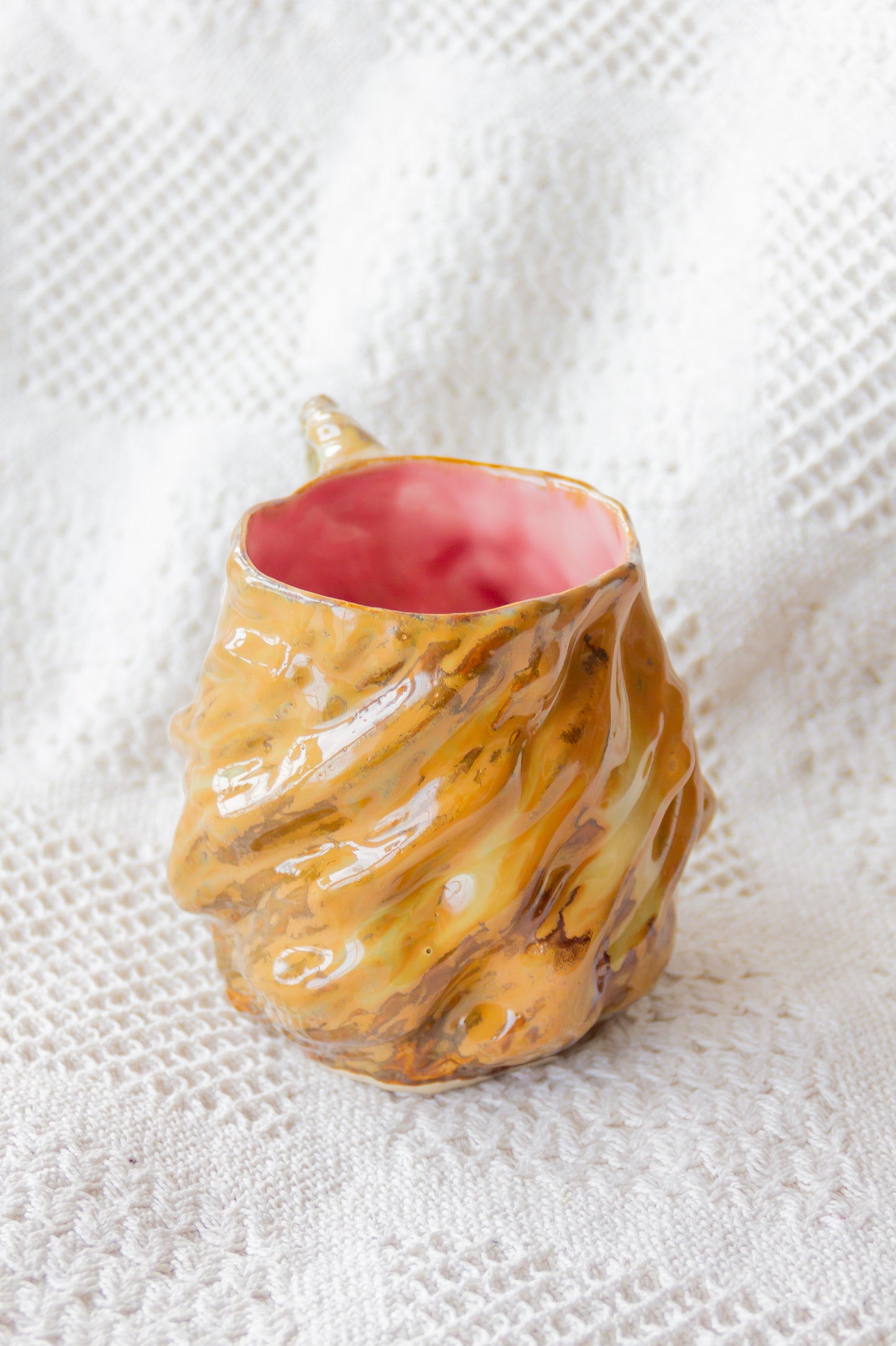 Kubek ceramiczny „Wave” brązowo-różowy