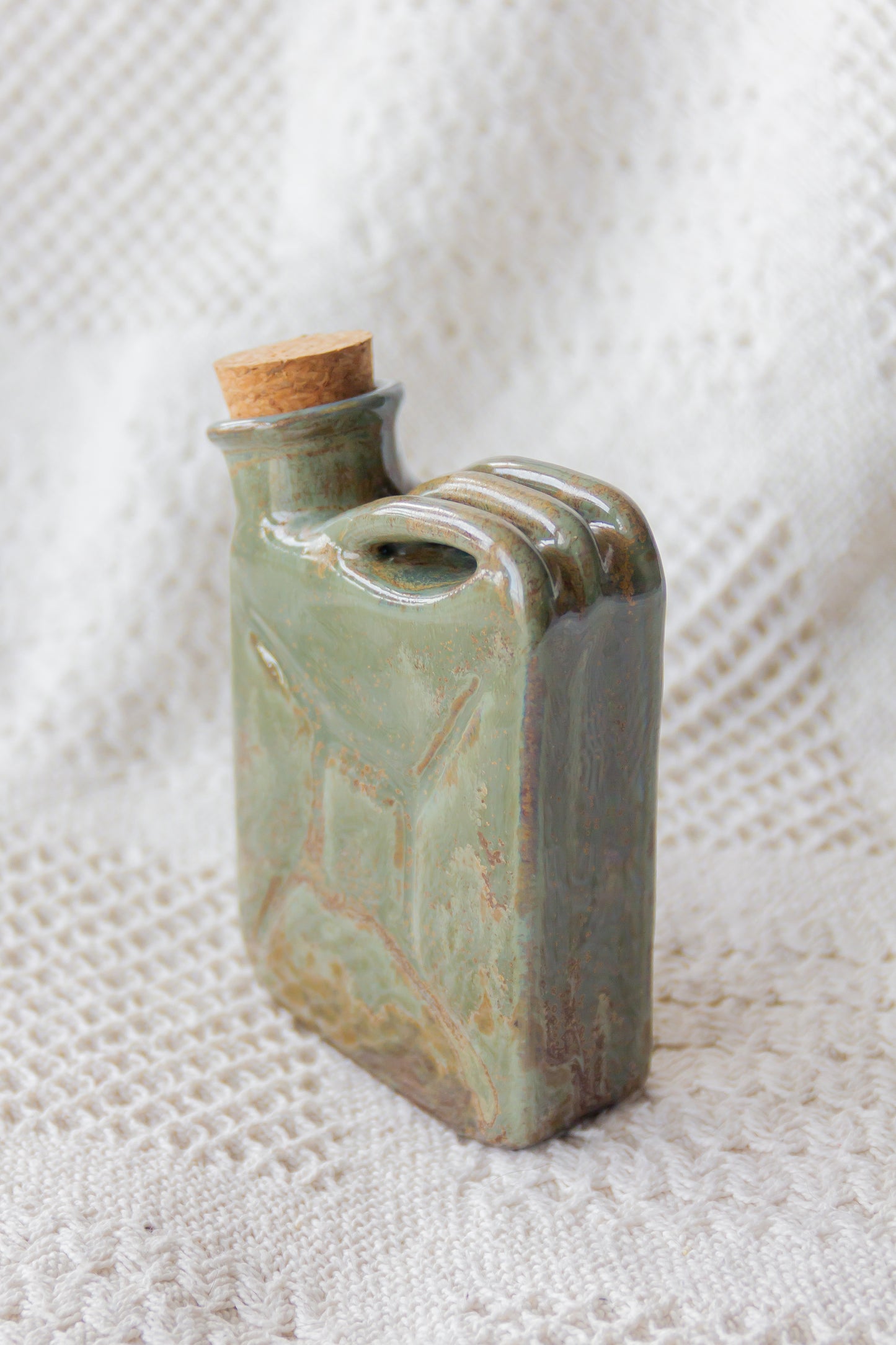 Ceramiczna piersiówka kanister zielono-brązowa