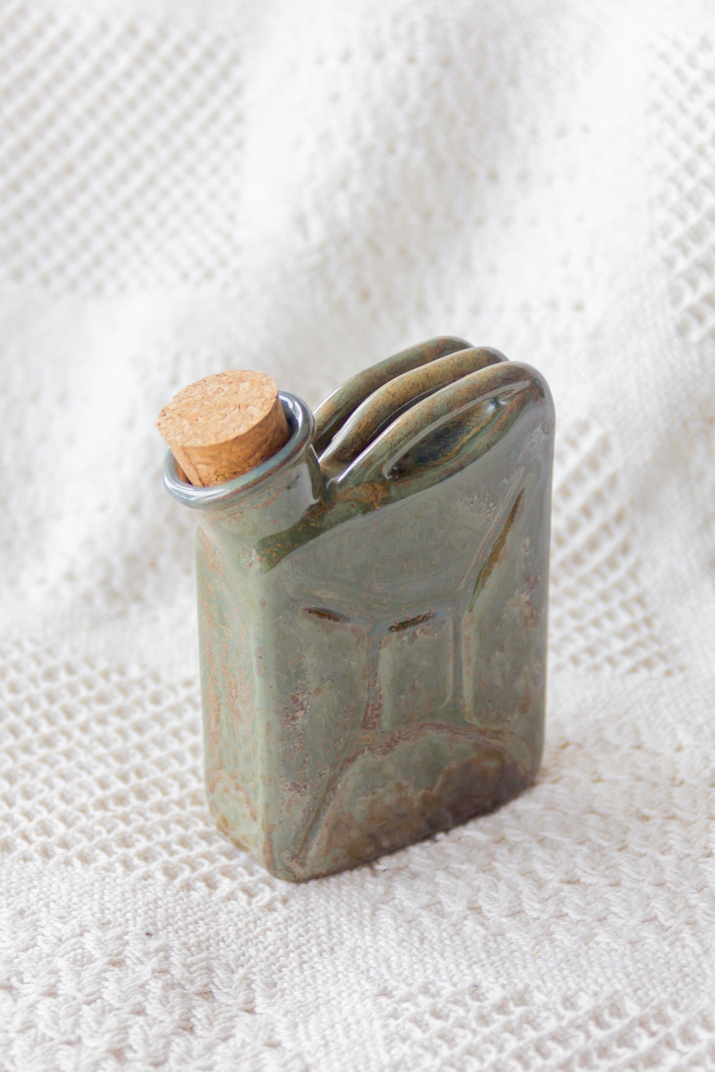 Ceramiczna piersiówka kanister zielono-brązowa