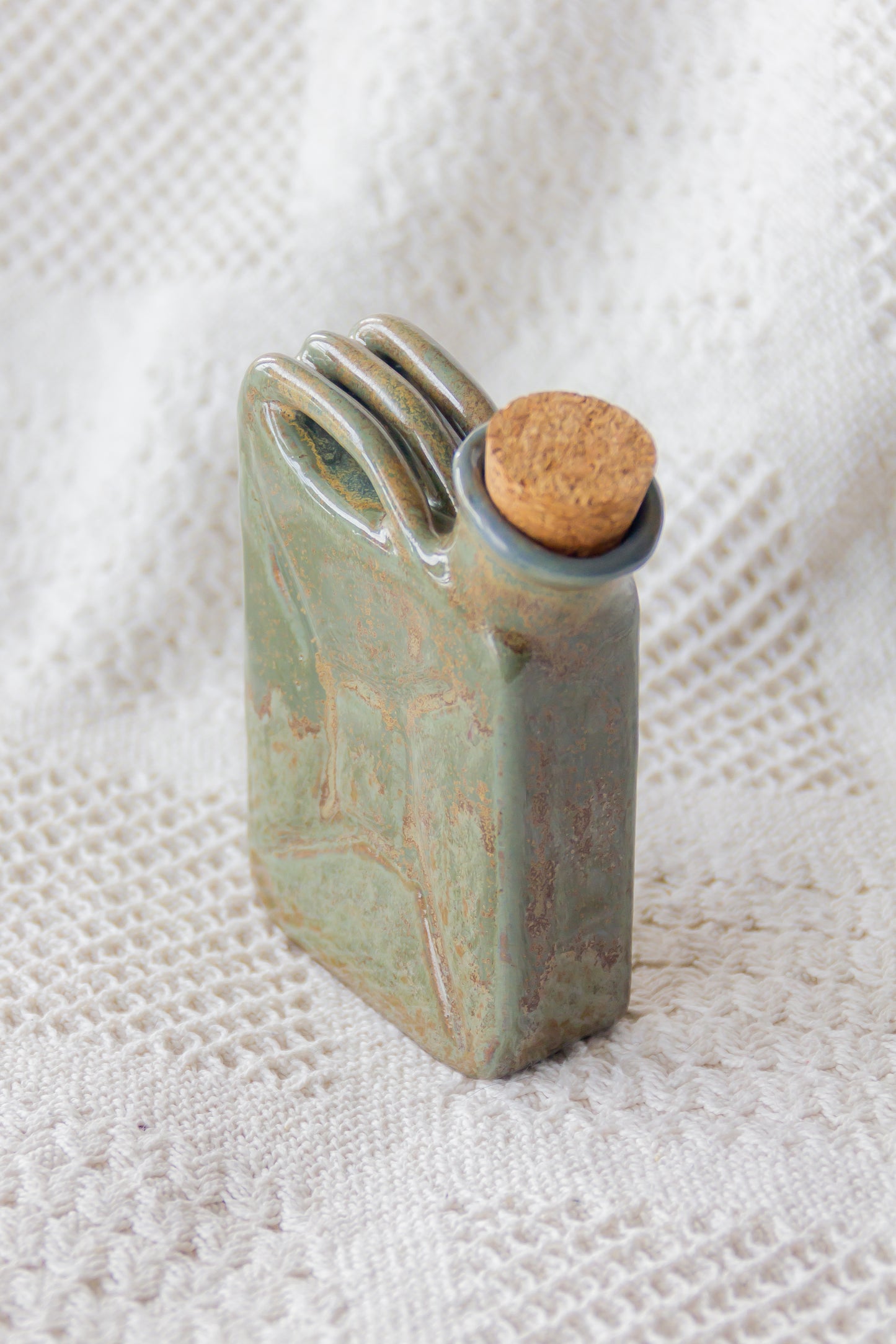 Ceramiczna piersiówka kanister zielono-brązowa