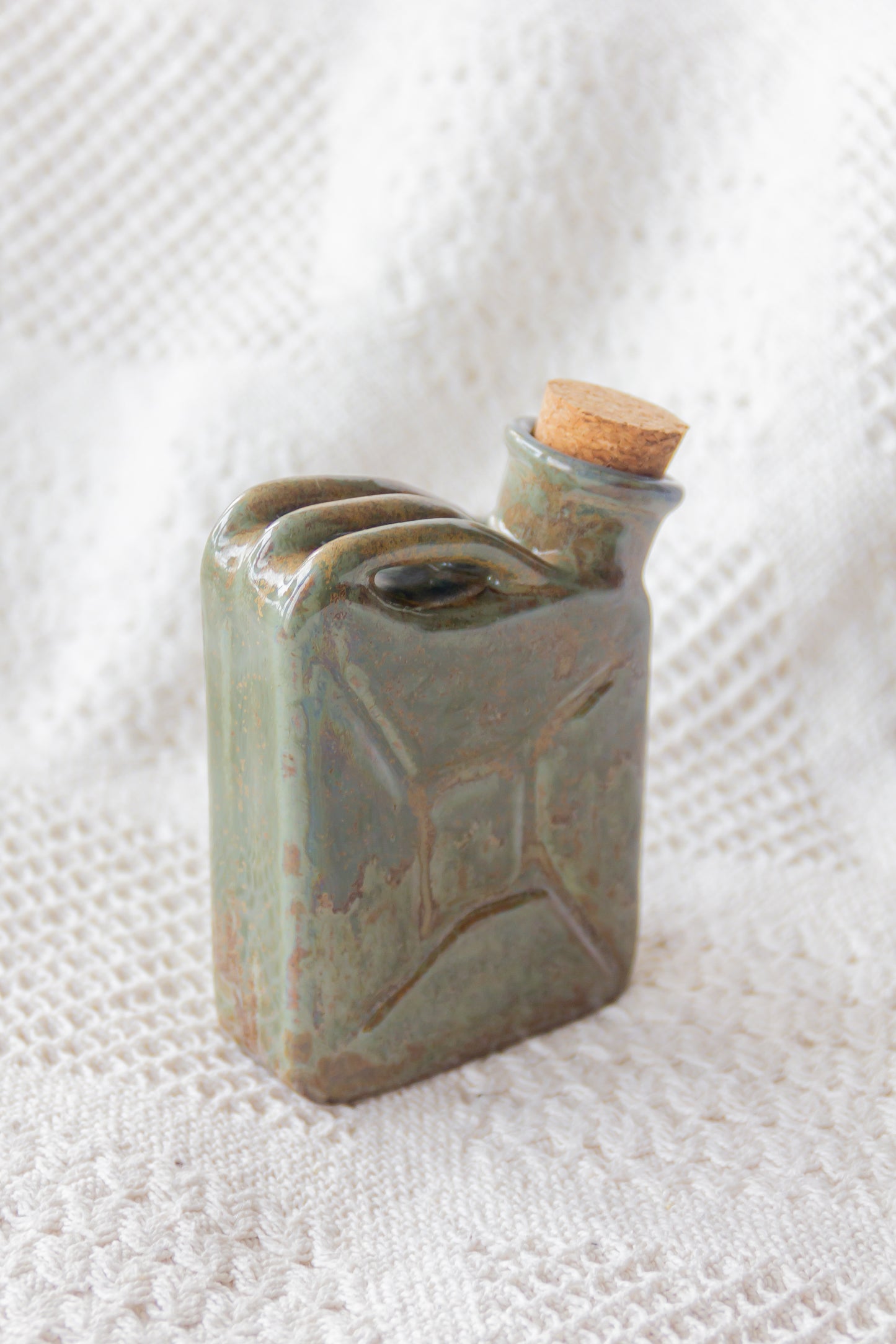 Ceramiczna piersiówka kanister zielono-brązowa