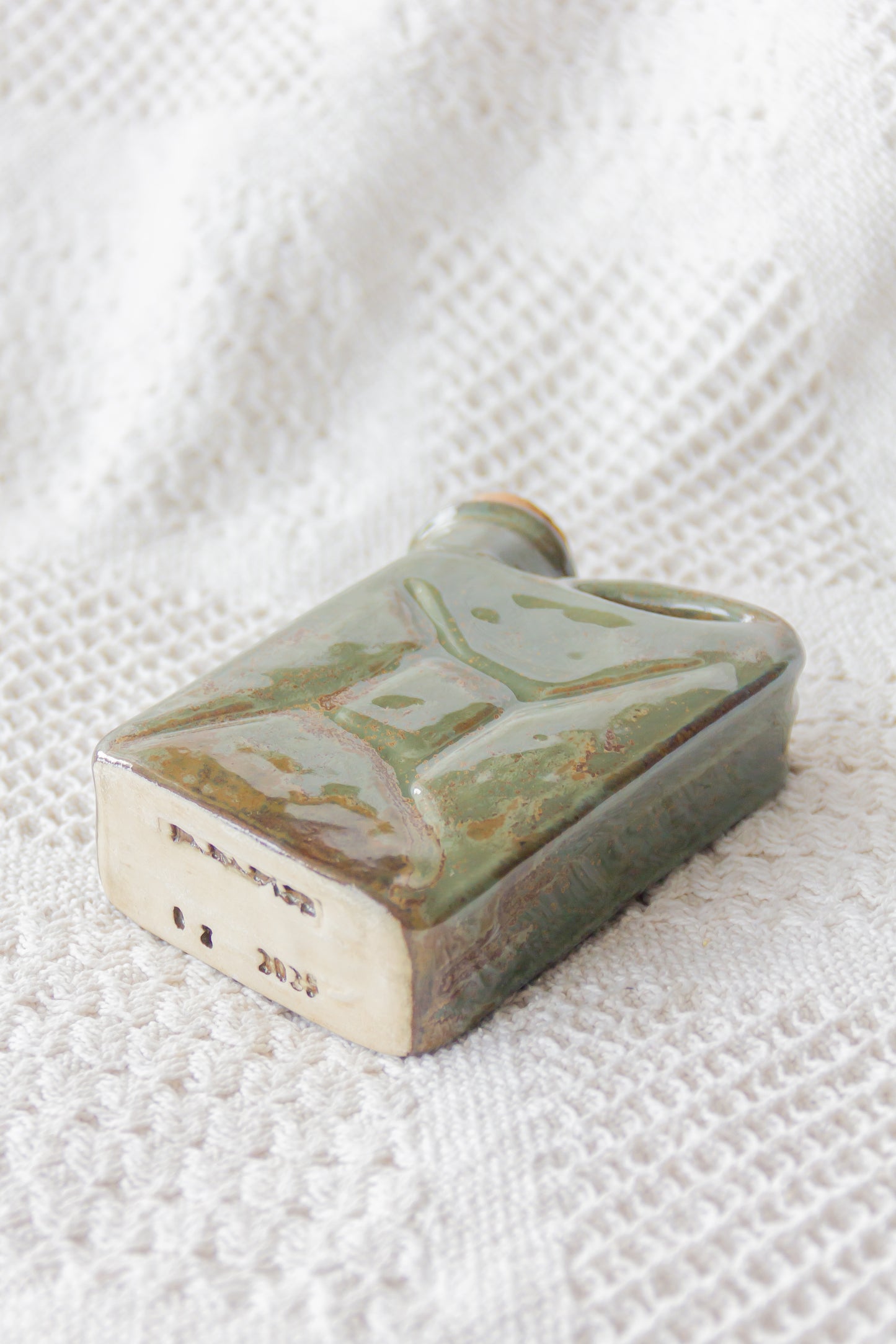 Ceramiczna piersiówka kanister zielono-brązowa