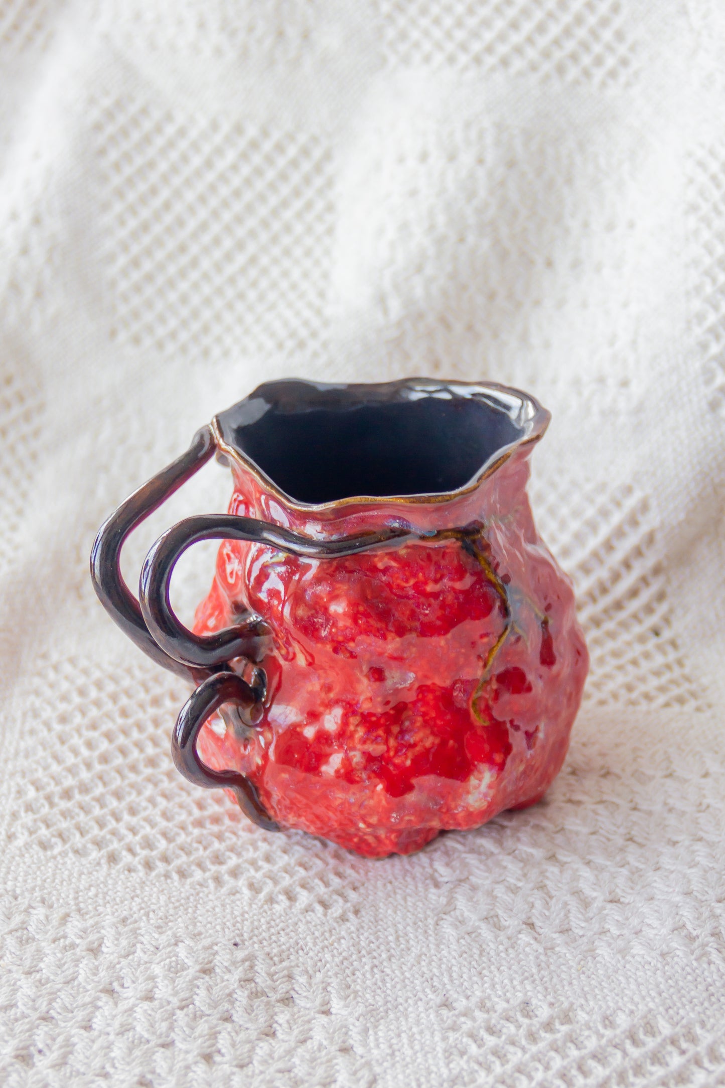 Kubek ceramiczny “Couroupita” czerwono-czarny