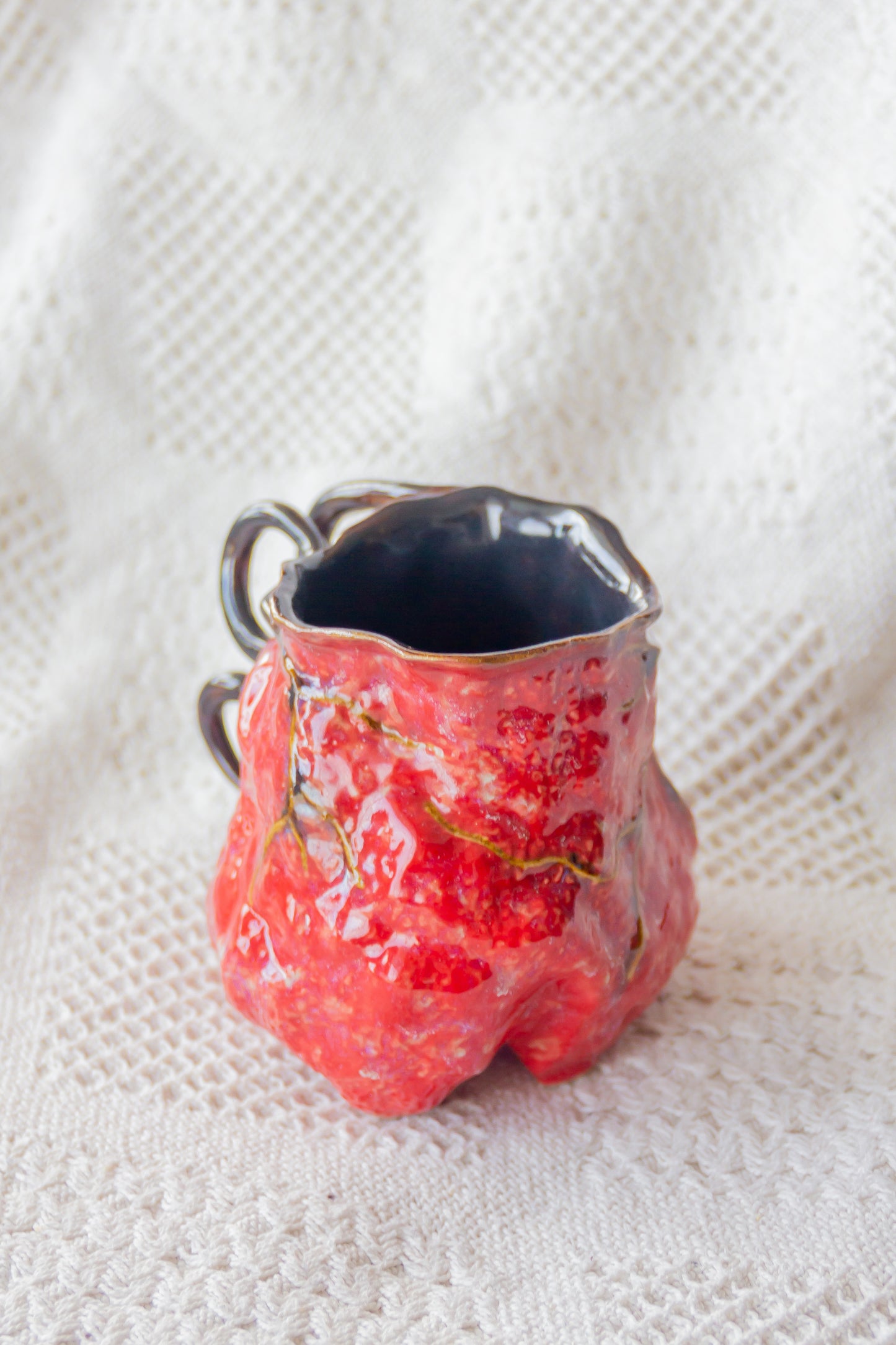 Kubek ceramiczny “Couroupita” czerwono-czarny