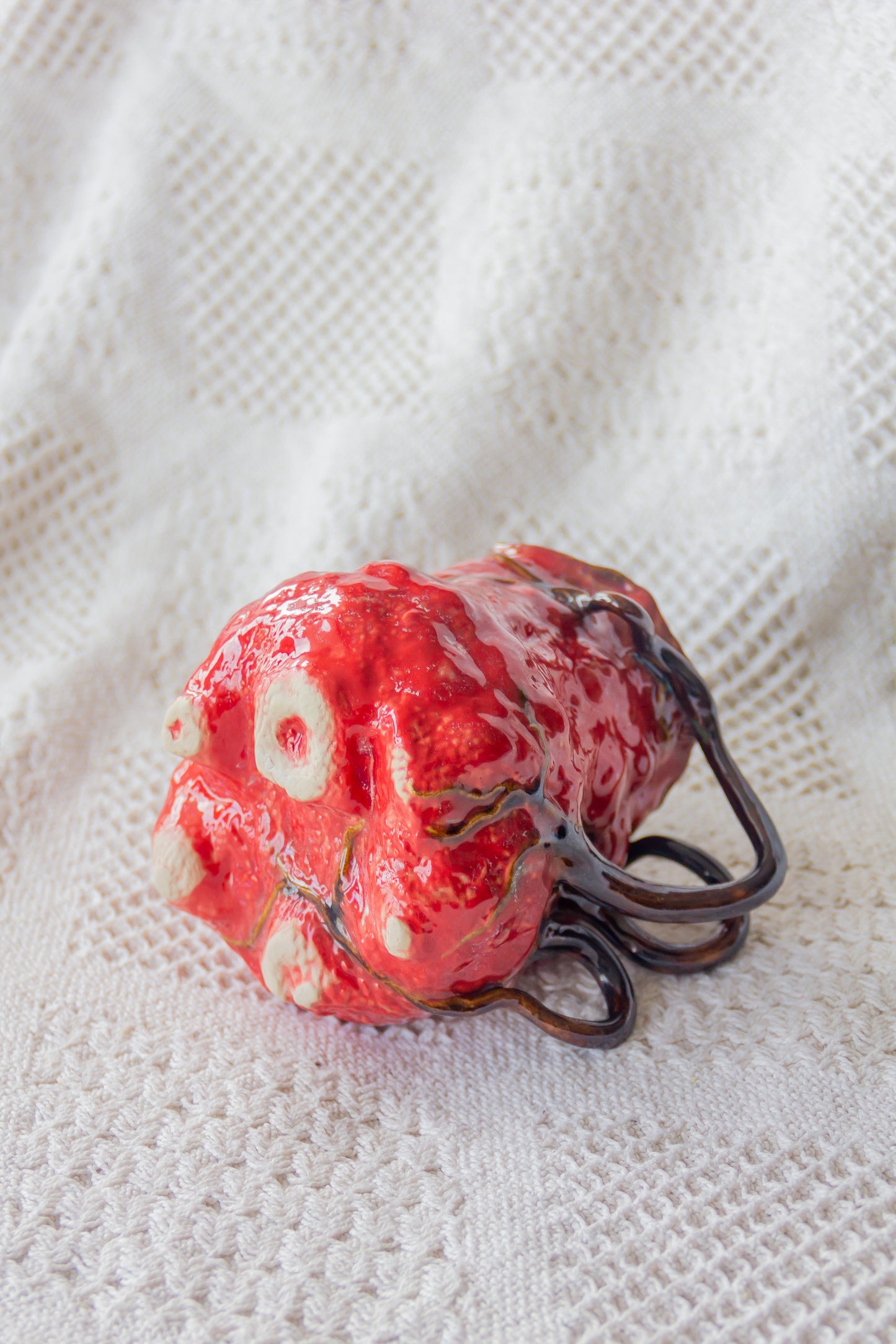 Kubek ceramiczny “Couroupita” czerwono-czarny