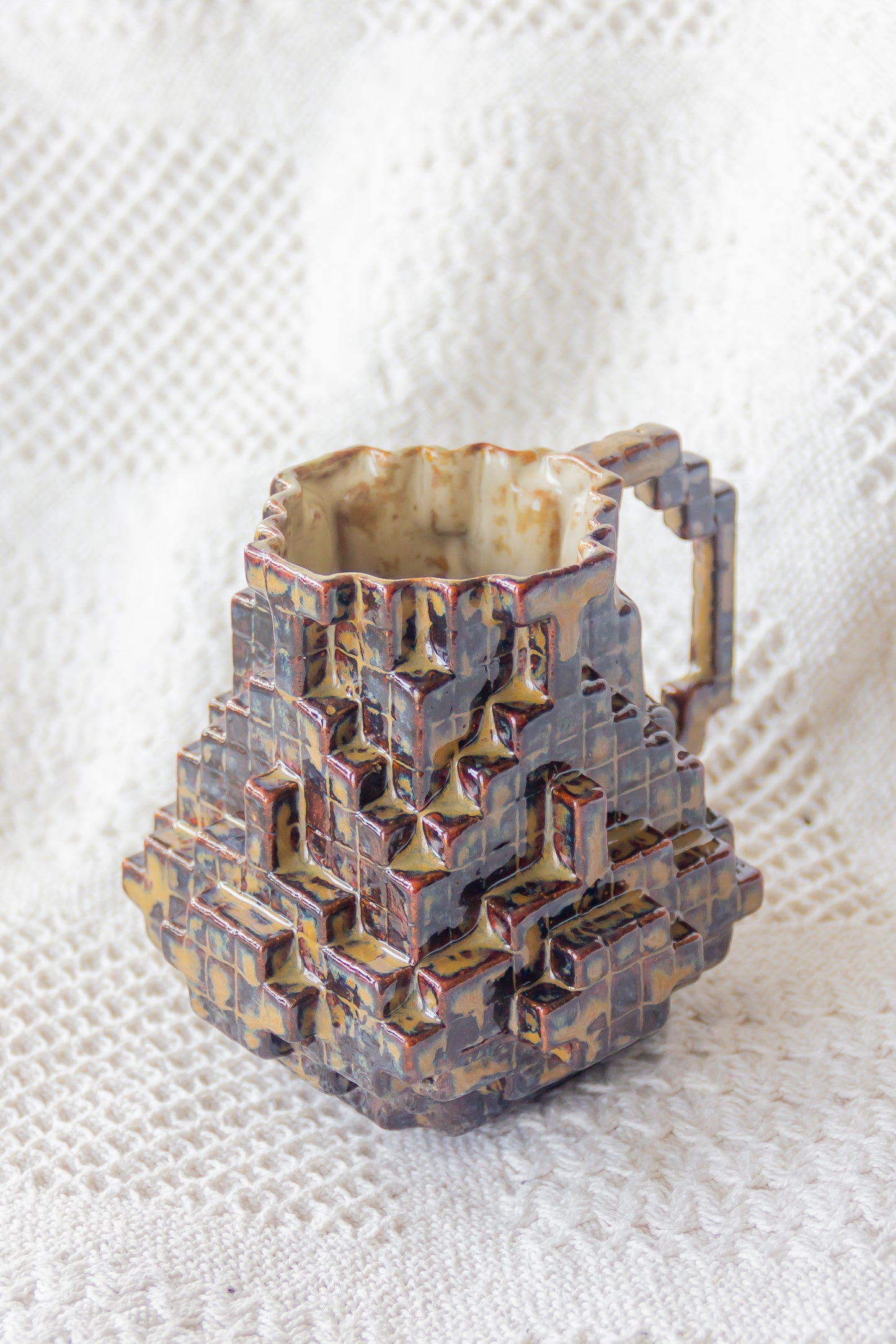 Kubek ceramiczny «8-Bit» beżowo-brązowy