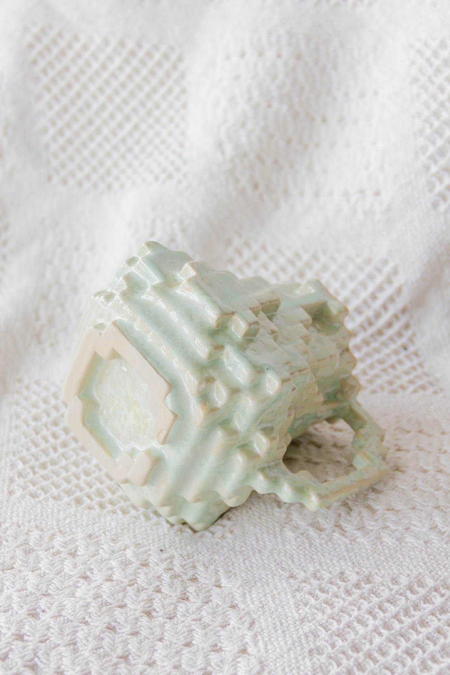 Kubek ceramiczny «8-Bit» biało-turkusowy