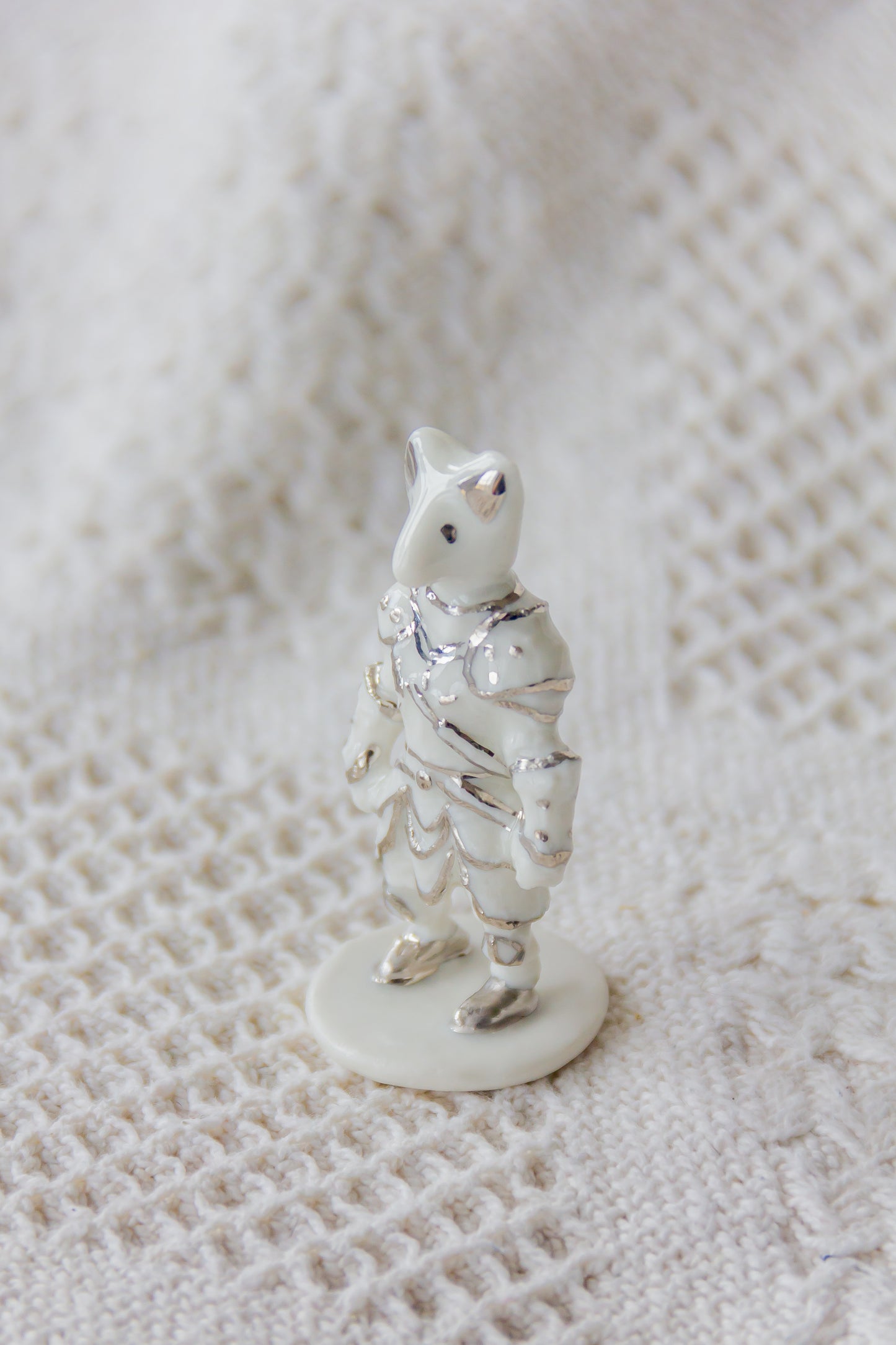 Werling rycerz, rzeźba porcelanowa platynowana