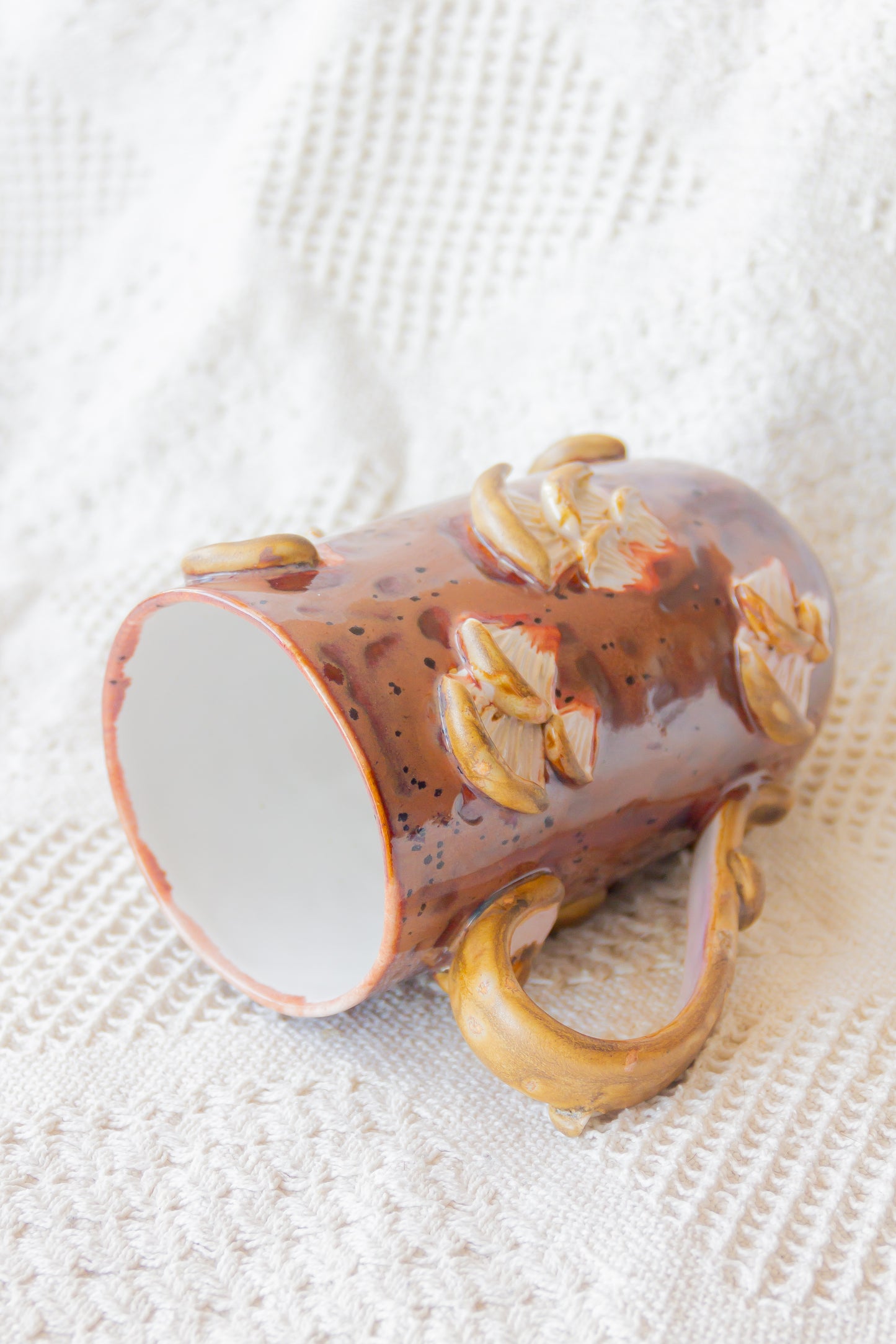 Kubek ceramiczny “Shrooms” brązowo-beżowy