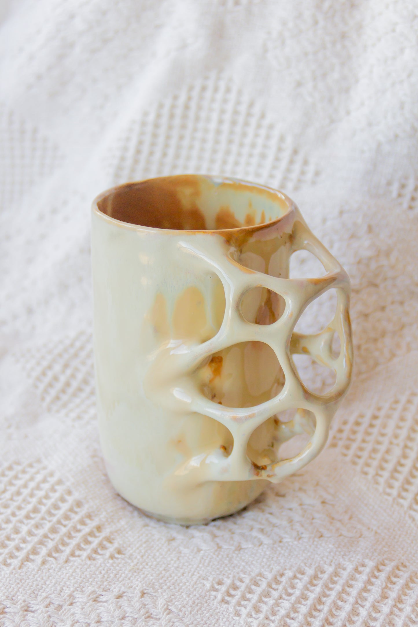 Kubek ceramiczny “Tripto” brązowo-beżowy