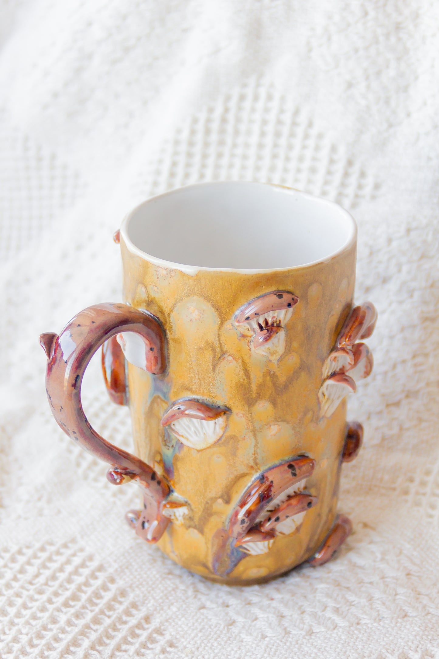 Kubek ceramiczny “Shrooms” beżowo-brązowy