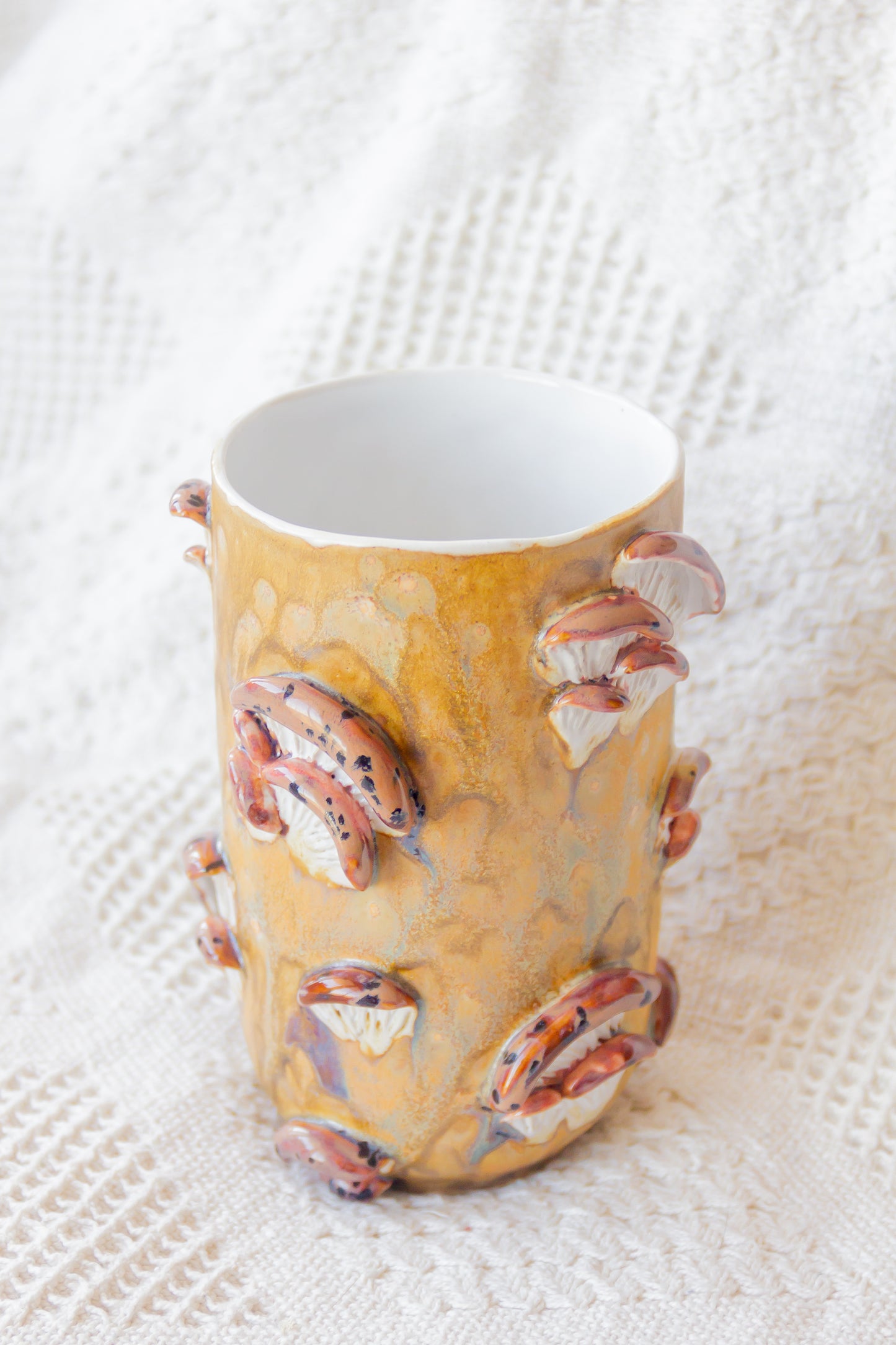 Kubek ceramiczny “Shrooms” beżowo-brązowy